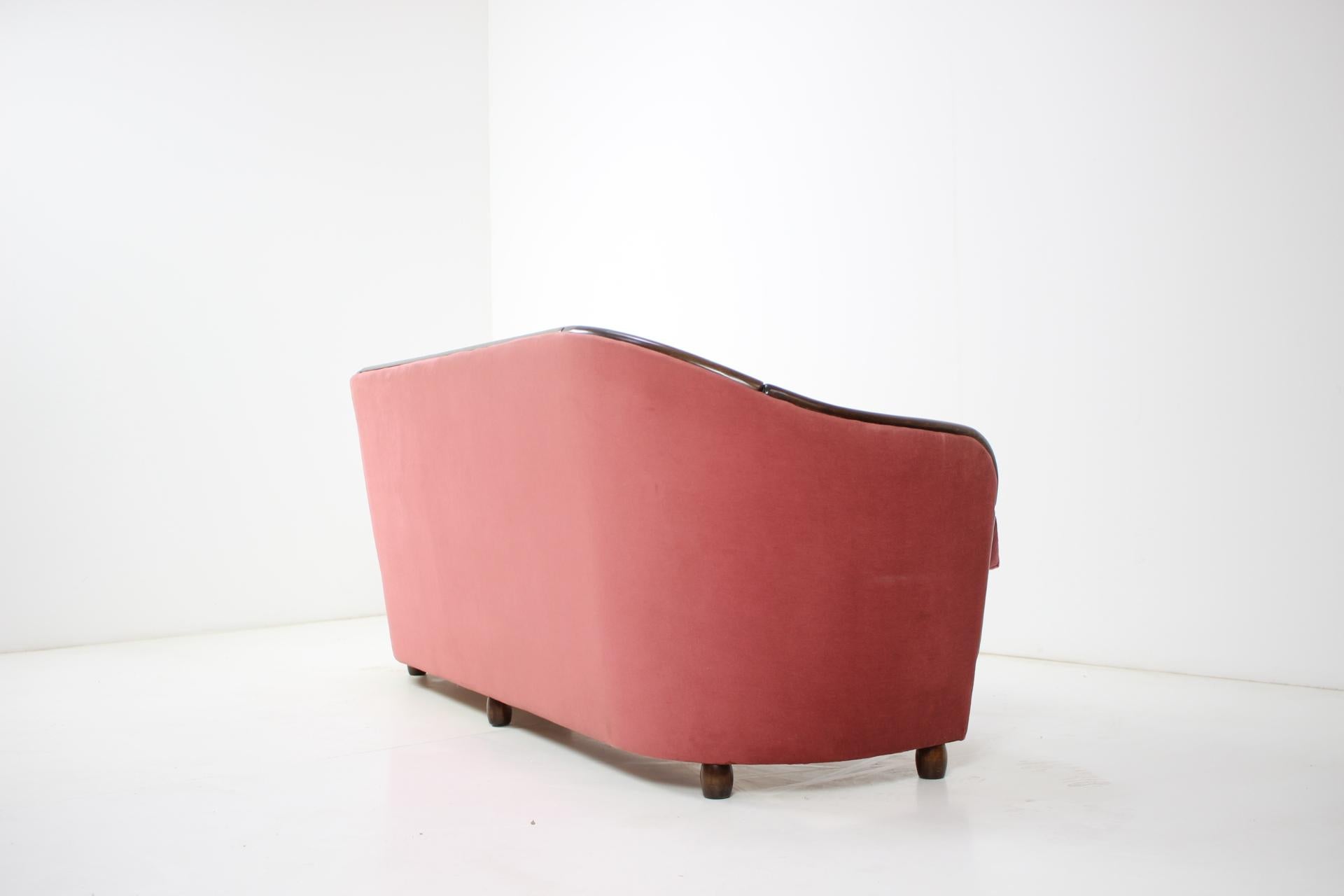 Italian 3-Seat Sofa in the Style of Gio Ponti, 1950s 3