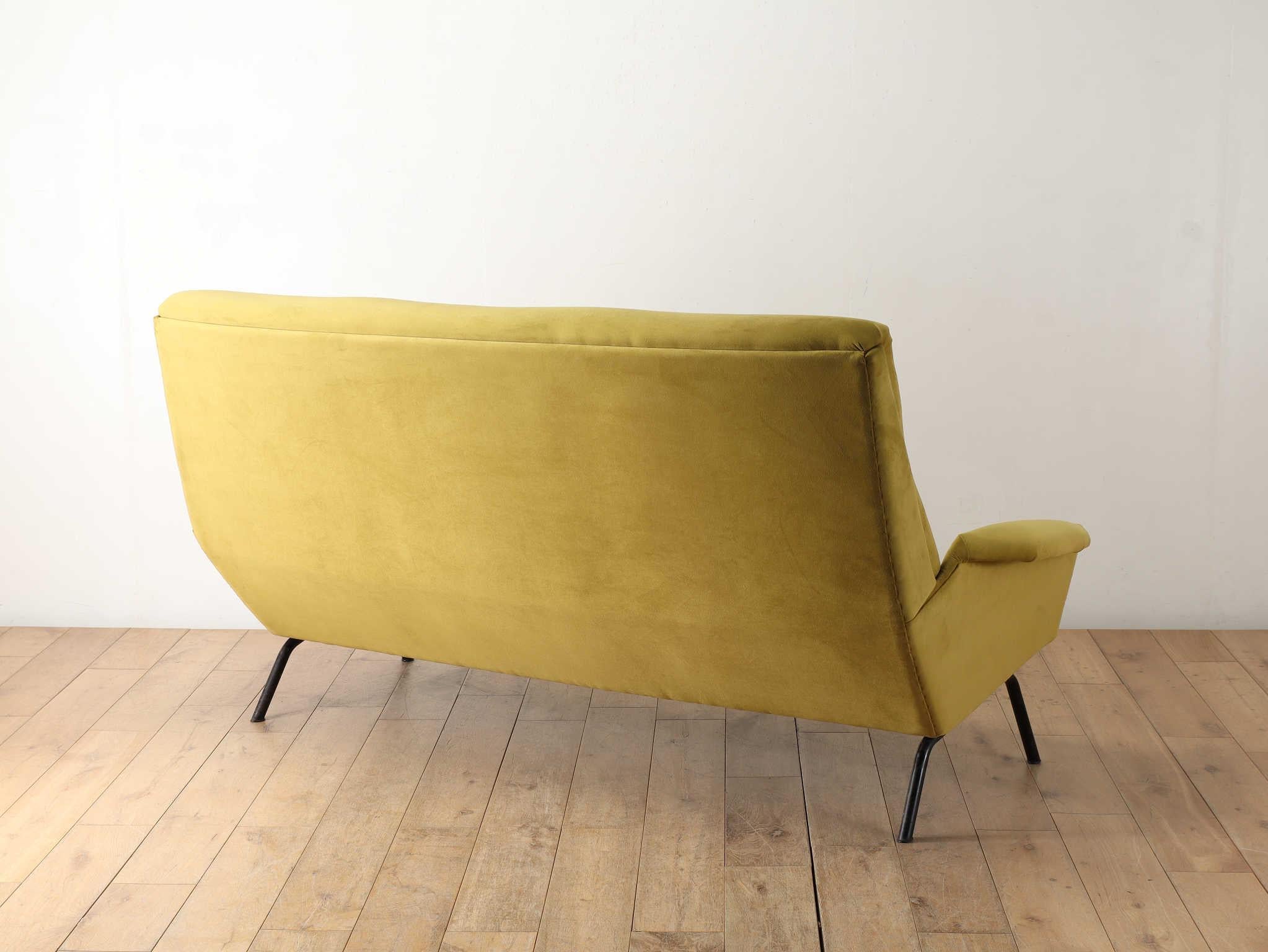 Italienisches 3-Sitzer-Sofa 1960er Jahre (Moderne der Mitte des Jahrhunderts) im Angebot