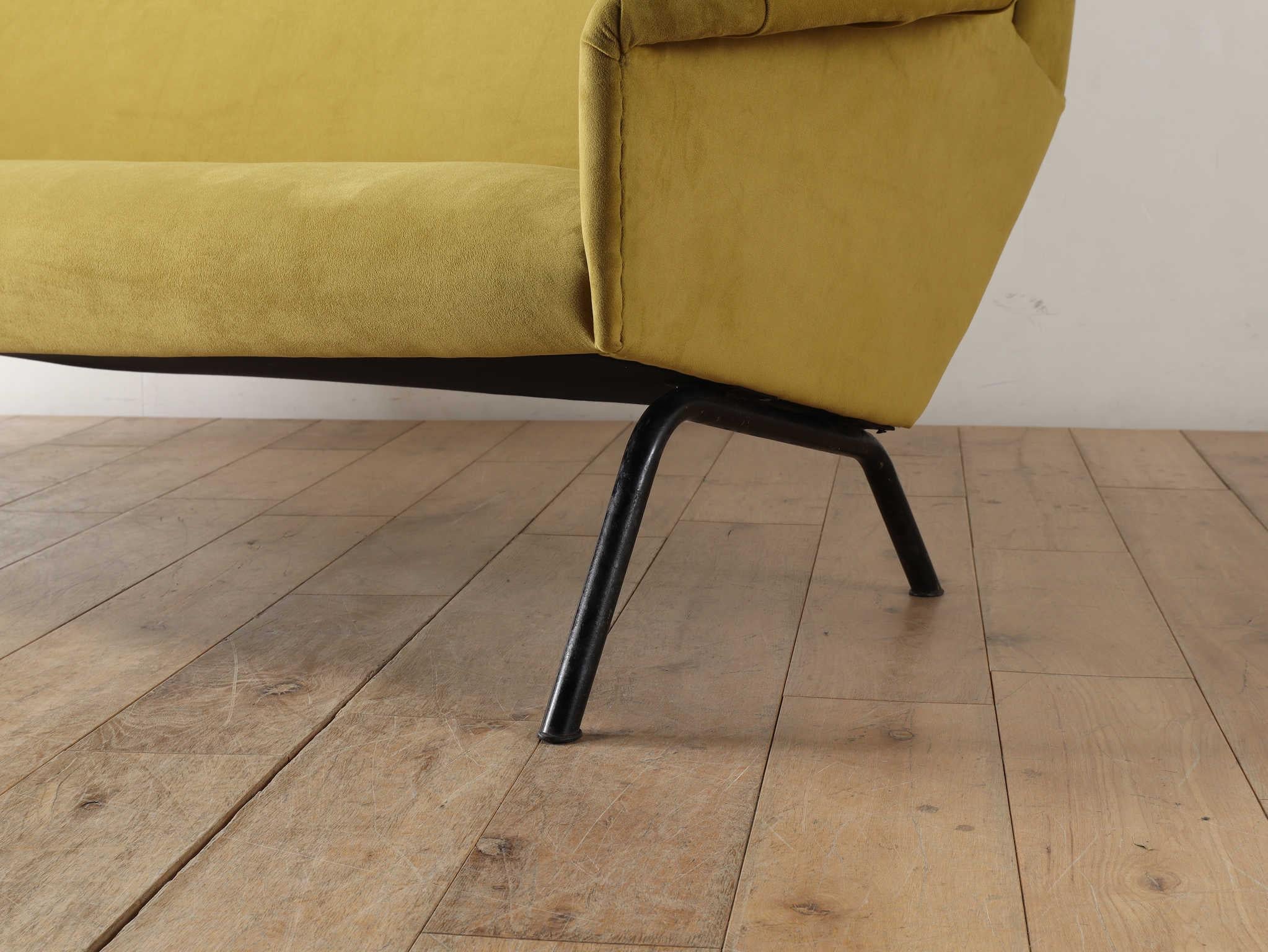 Italienisches 3-Sitzer-Sofa 1960er Jahre (Metall) im Angebot