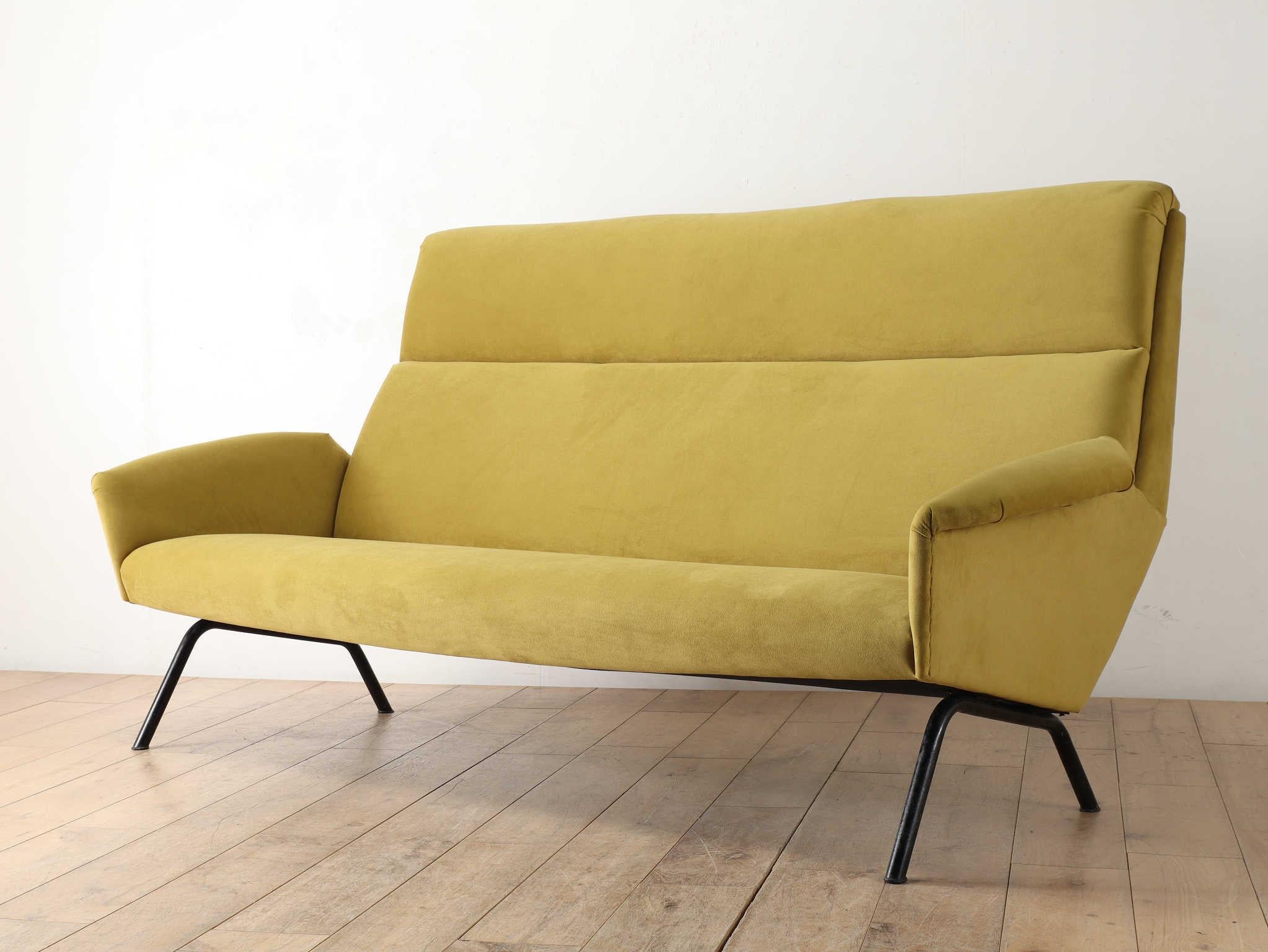 Italienisches 3-Sitzer-Sofa 1960er Jahre im Angebot 1
