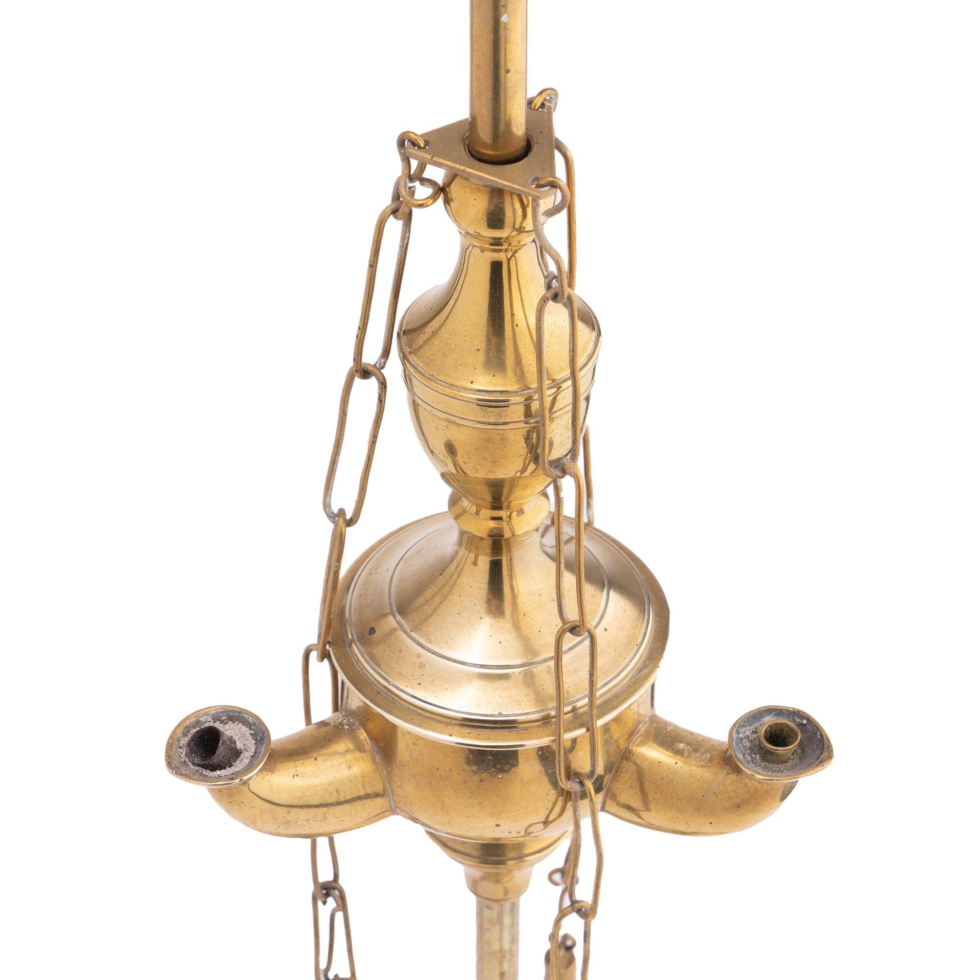 Fin du XVIIIe siècle Lampe à huile italienne à 3 becs en laiton avec accessoires en osier, 1790 en vente