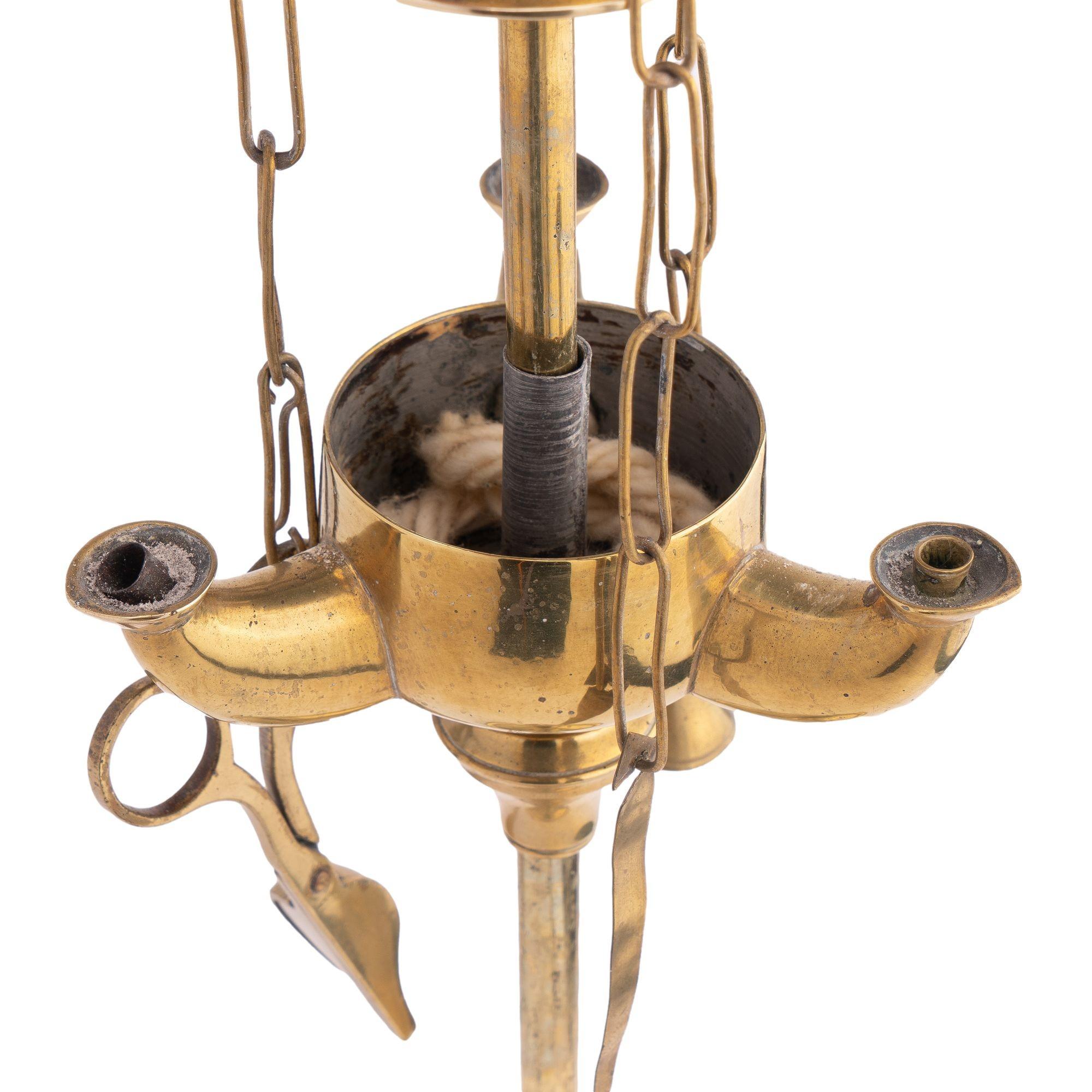 Laiton Lampe à huile italienne à 3 becs en laiton avec accessoires en osier, 1790 en vente