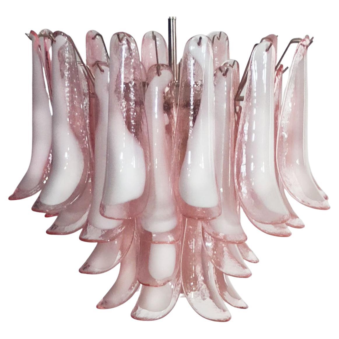 Lampadario italiano a 36 petali bianchi e rosa, Murano