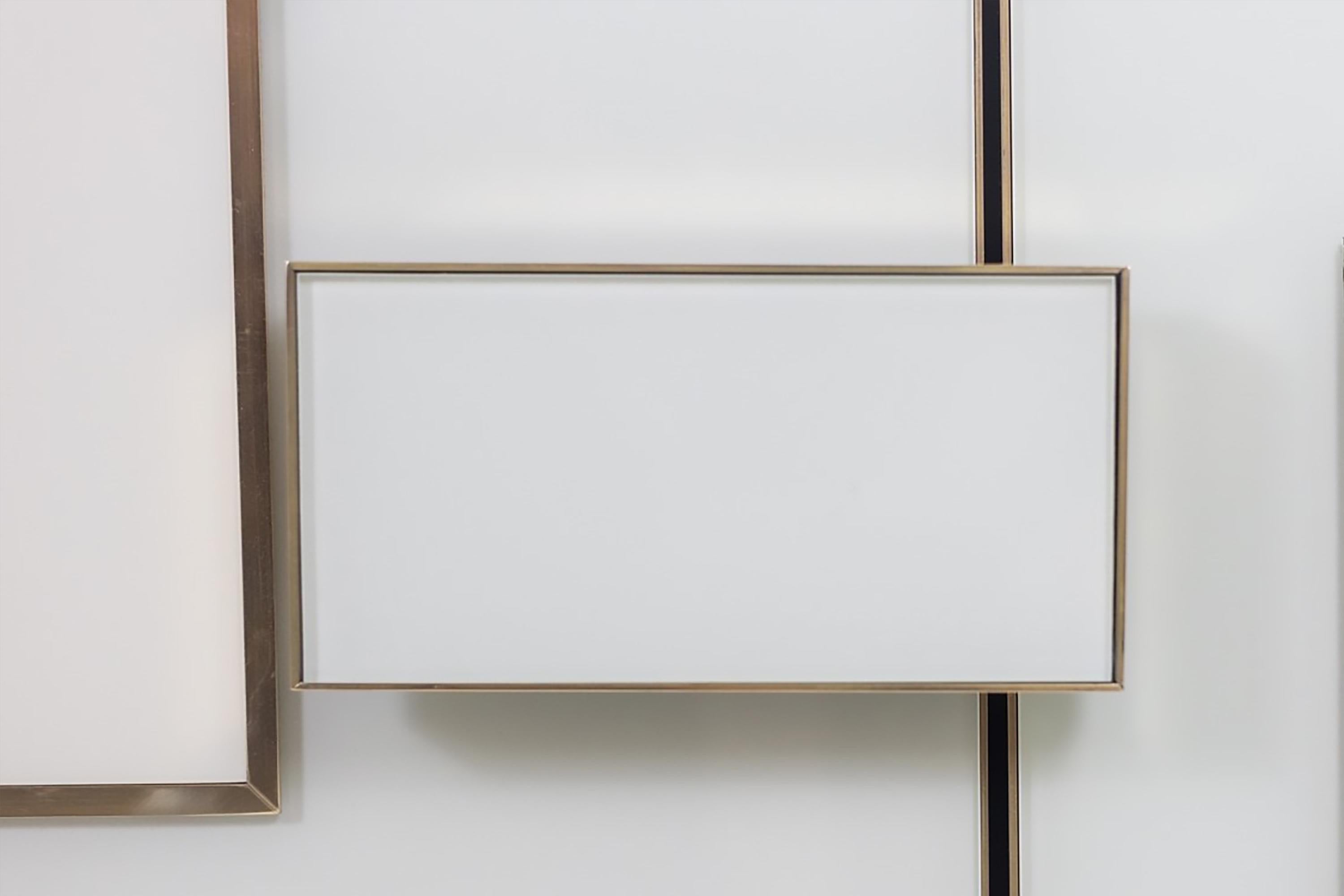 Mid-Century moderno Italian 4 Door Murano Glass Ivory Sideboard with Brass and Solid Wood Available in vendita