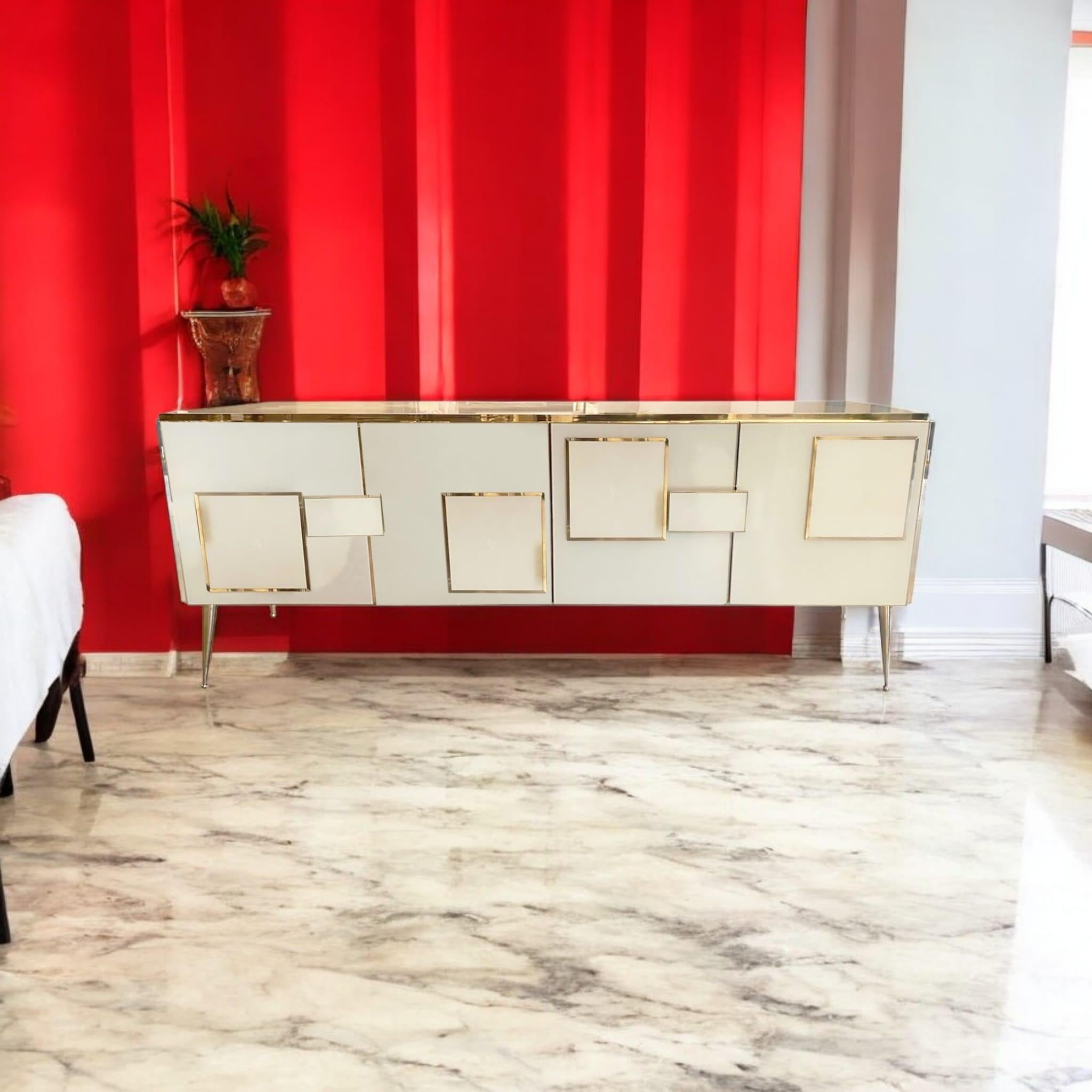 Italian 4 Door Murano Glass Ivory Sideboard with Brass and Solid Wood Available in vendita 1