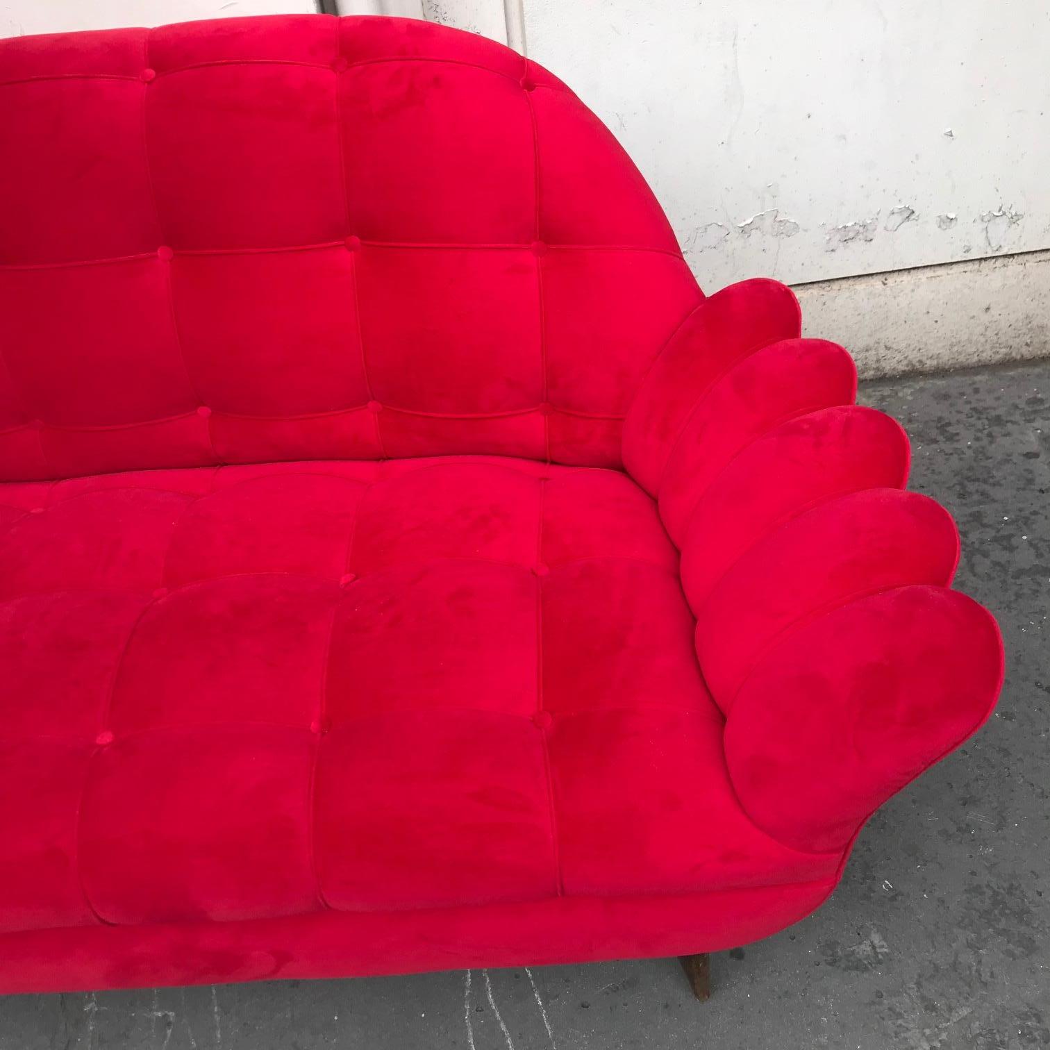 20th Century Italian 50's Sofa In Red Velvet Attributed To Rava For Sale