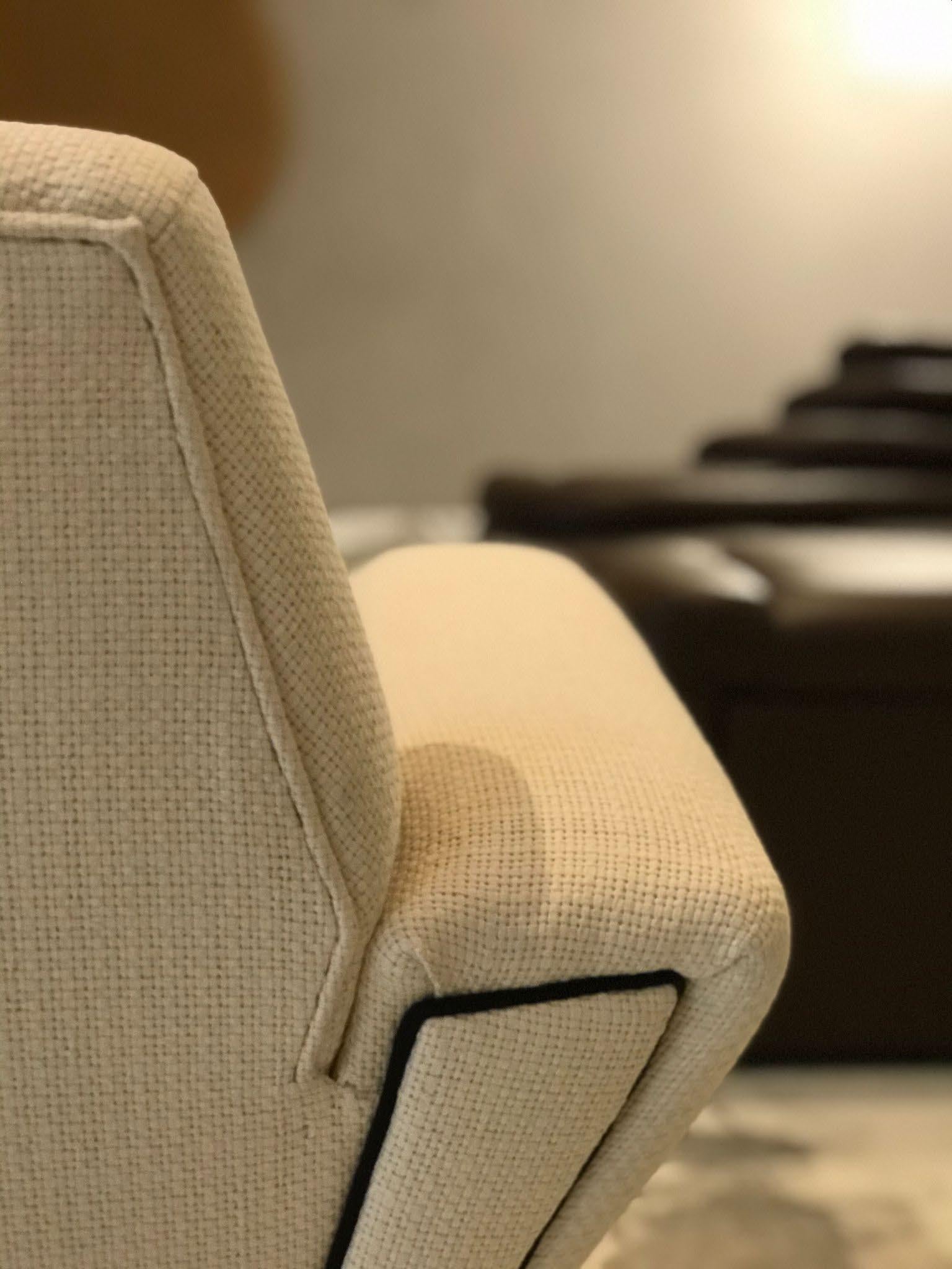 italien Italian 50's Sofa Timeless Vintage Sofa Restored Beige & Black Ribbon en vente