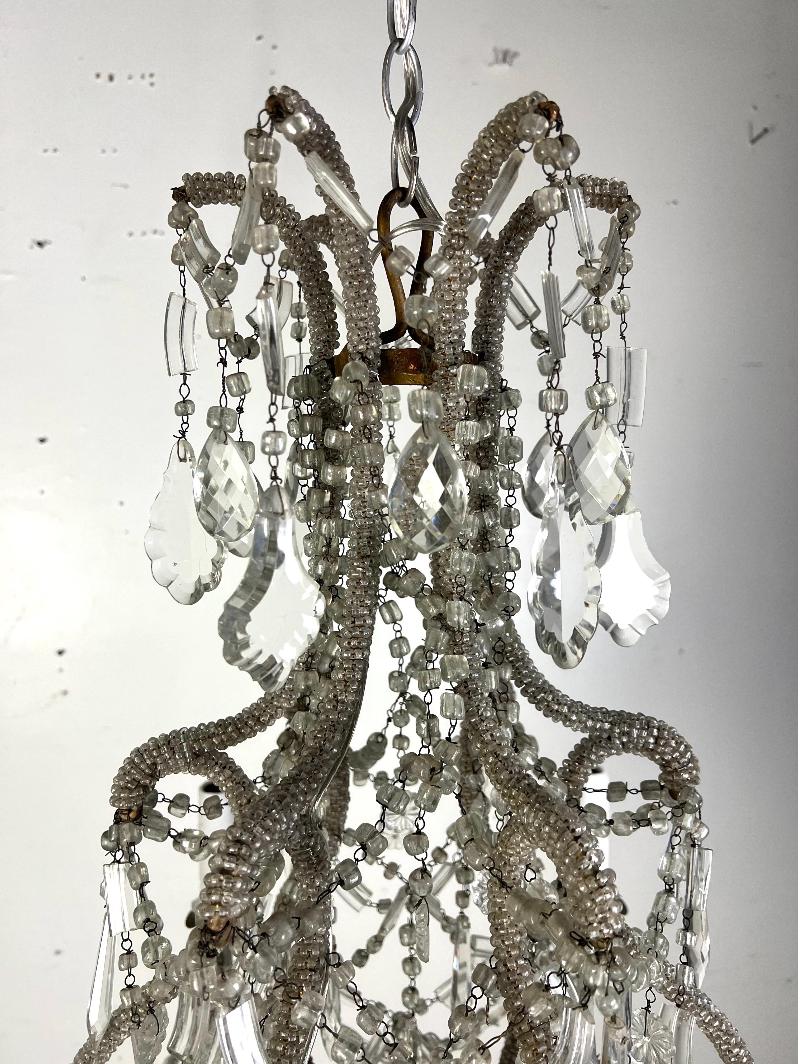 Lampadario italiano a 6 luci con perline di cristallo A.I.C. 1930 In condizioni buone in vendita a Los Angeles, CA