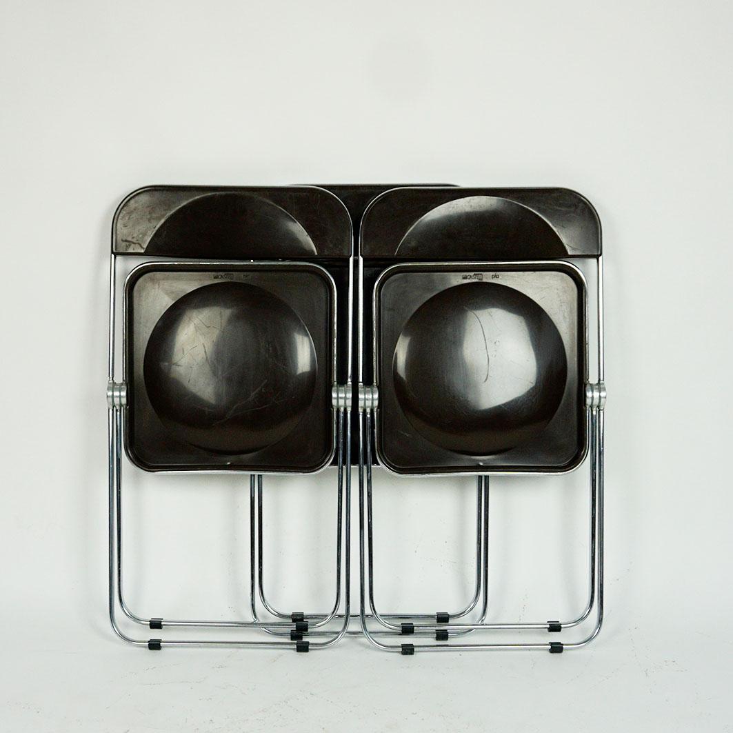 Italian 60s Brown Plia Folding Chairs by G. Piretti for Castelli For Sale 4
