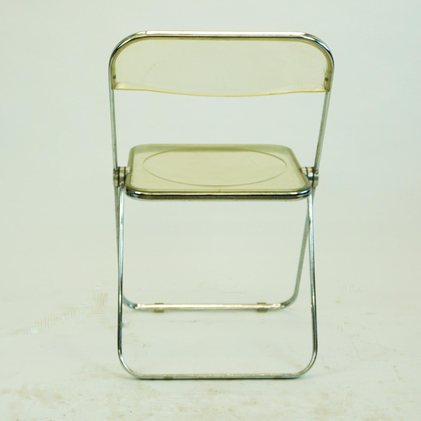 Italian 1960s Chrome and Lucite Plia Folding Chairs by G. Piretti for Castelli In Good Condition In Vienna, AT