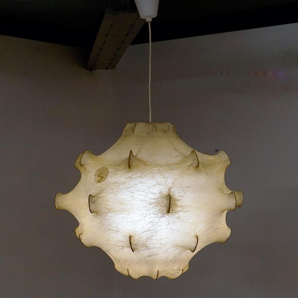 Italian 60s Cocoon Pendant Lamp Taraxacum by a. and P. Castiglioni for Flos In Good Condition In Vienna, AT