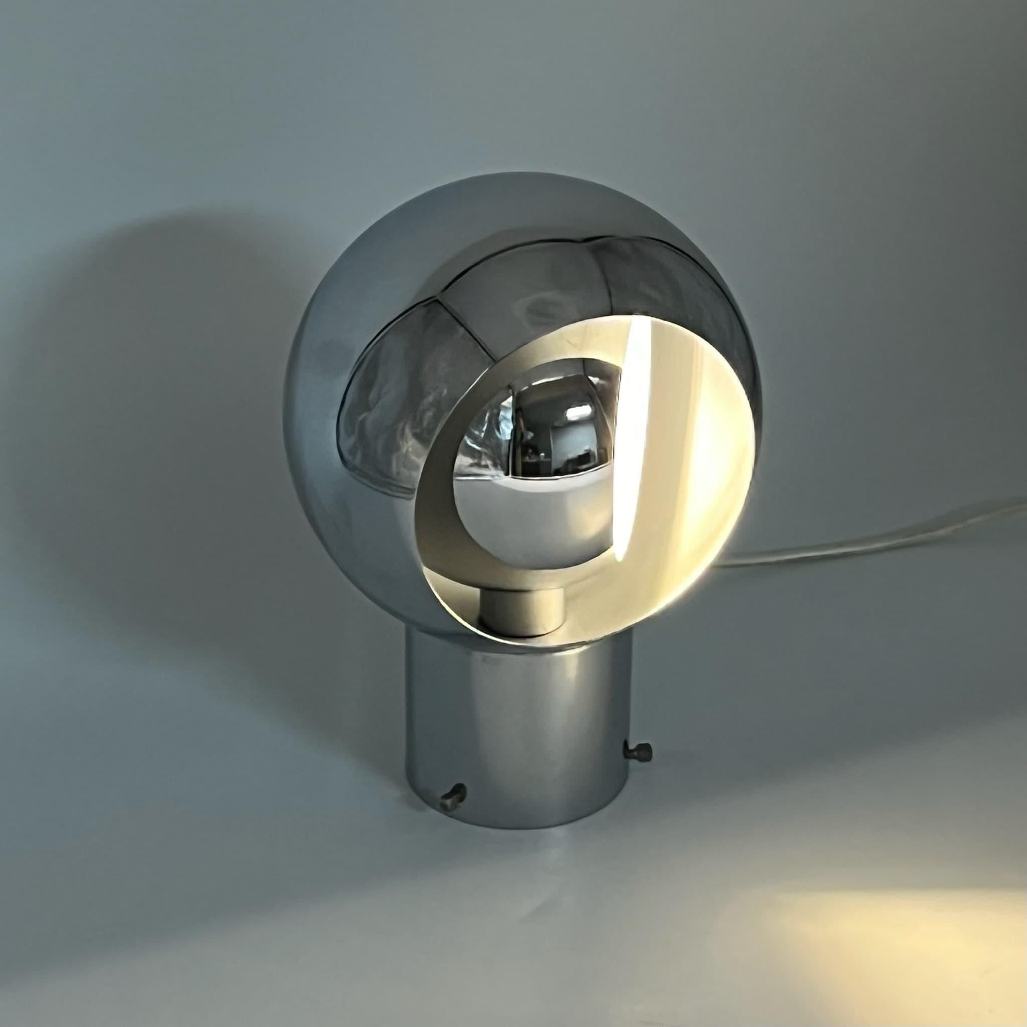 Mid-20th Century Italian 60s Iconic Eyeball Lamp - Space Age Table Lamp Reggiani Eclipse Style