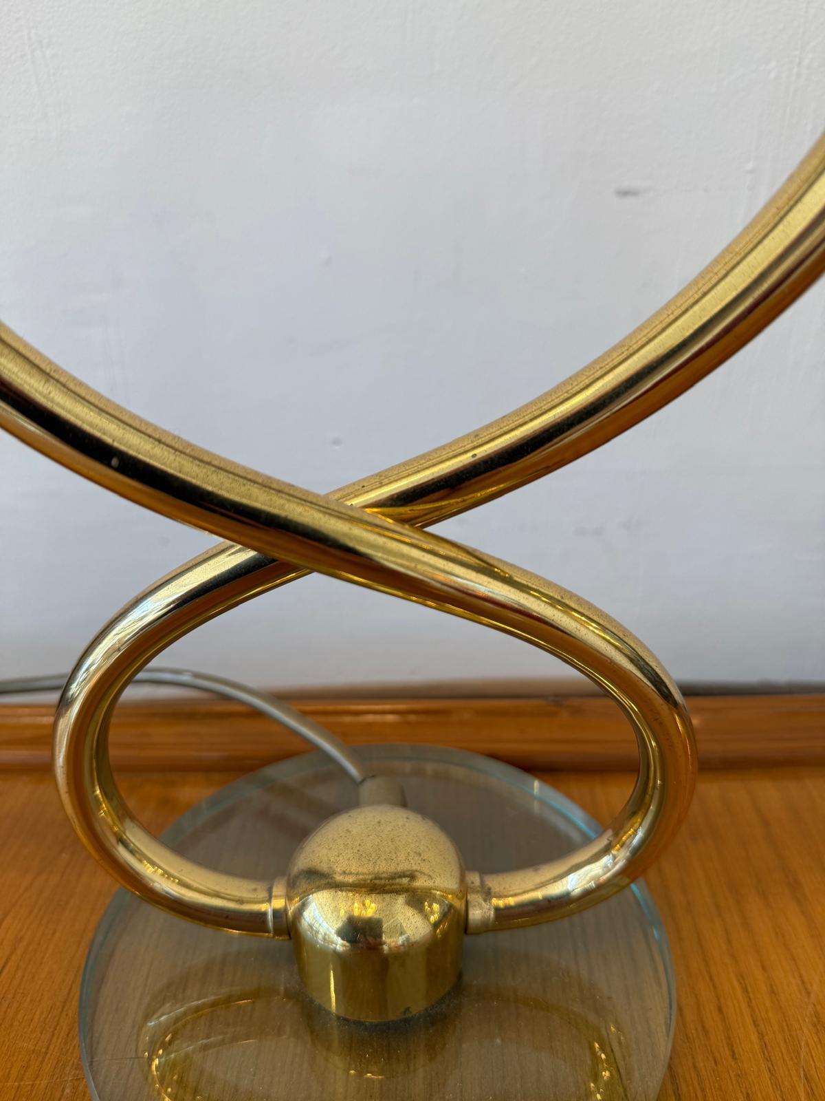 Lámpara de mesa italiana de los años 60 de vidrio y latón atribuida a Fontana Arte Latón en venta