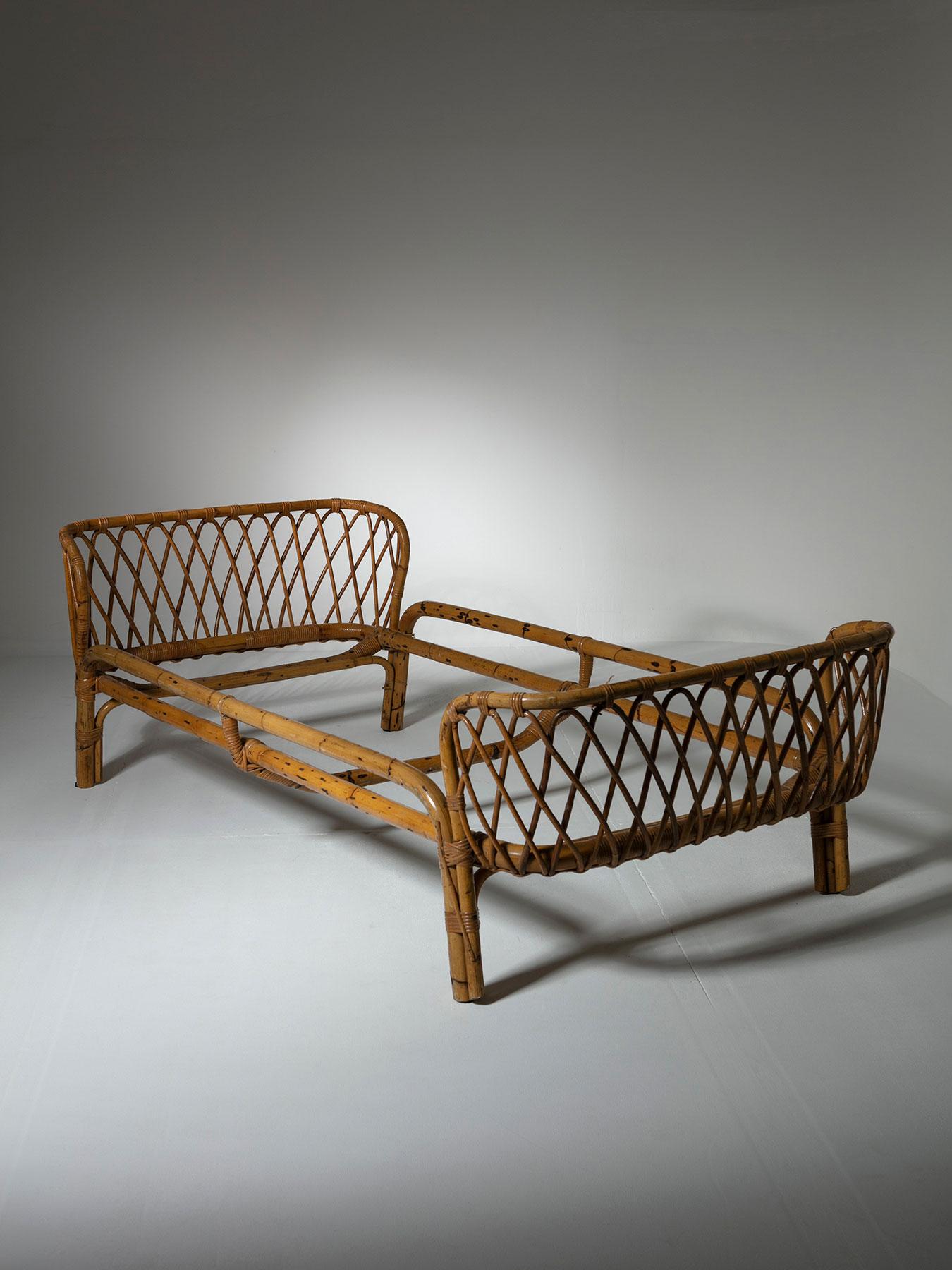 Gracefully shaped Italian 1960s wicker daybed.
A second piece is available.