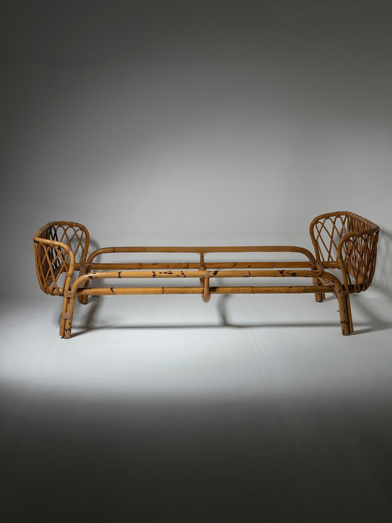 Italian 1960s Wicker Daybed In Good Condition For Sale In Milan, IT