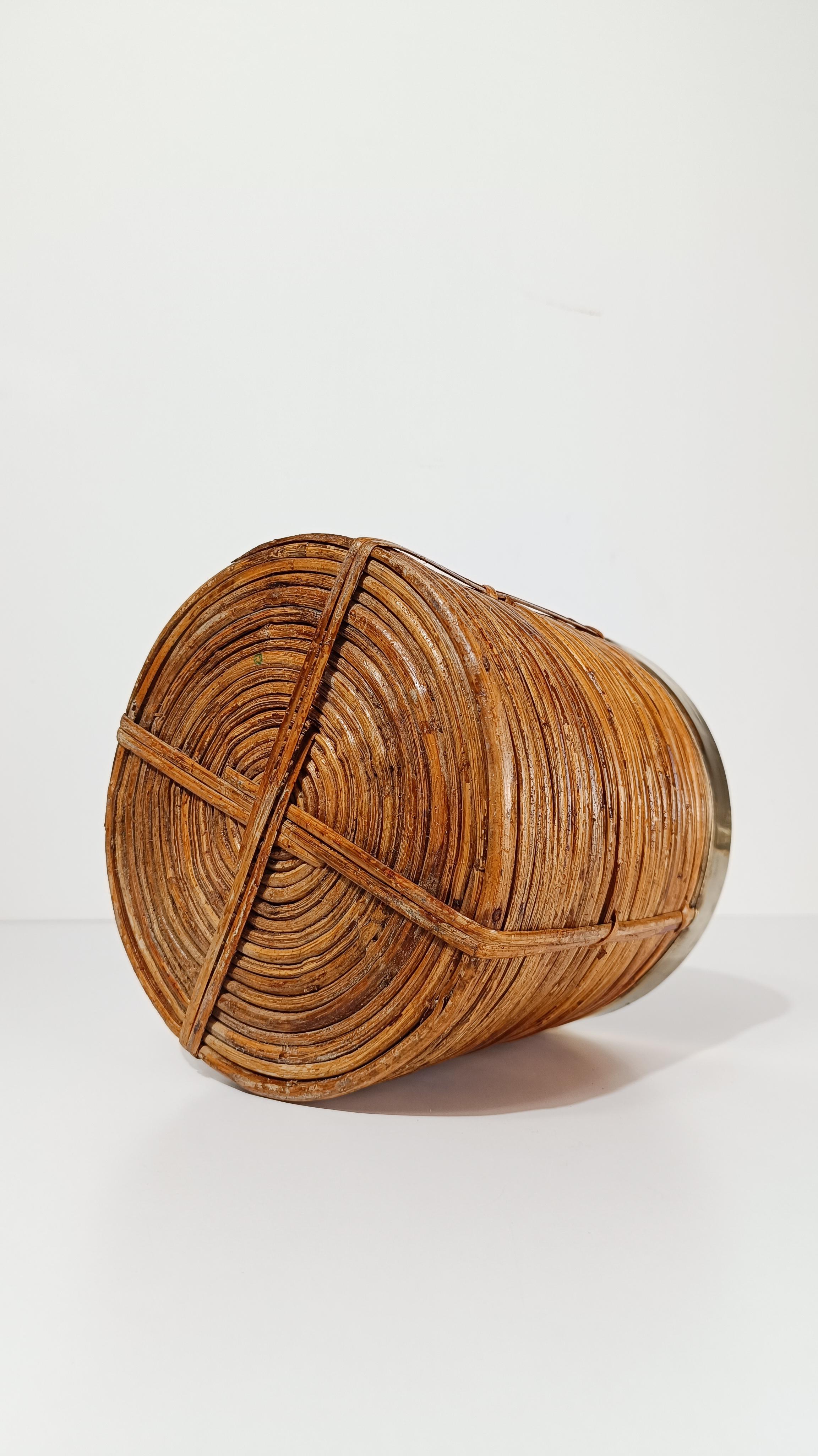 Italian 70s Cachepot Basket in Hand-Woven Pencil Reed Rattan & Brass en venta 4