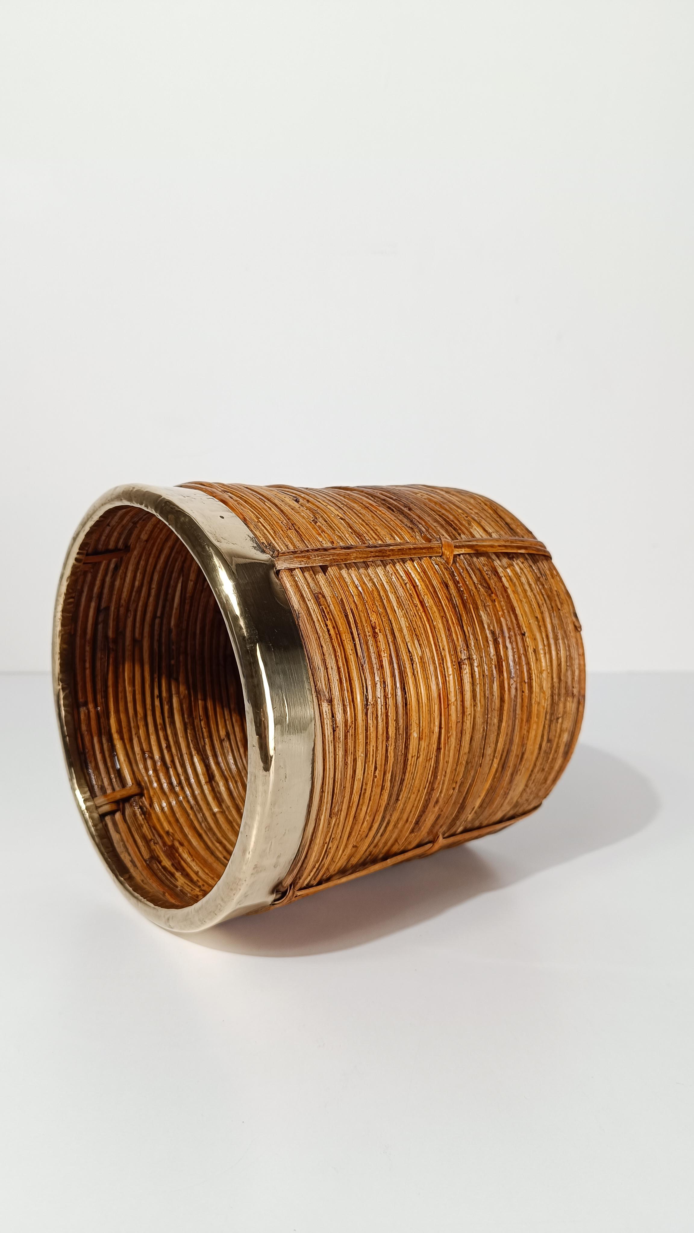 Italian 70s Cachepot Basket in Hand-Woven Pencil Reed Rattan & Brass en venta 6