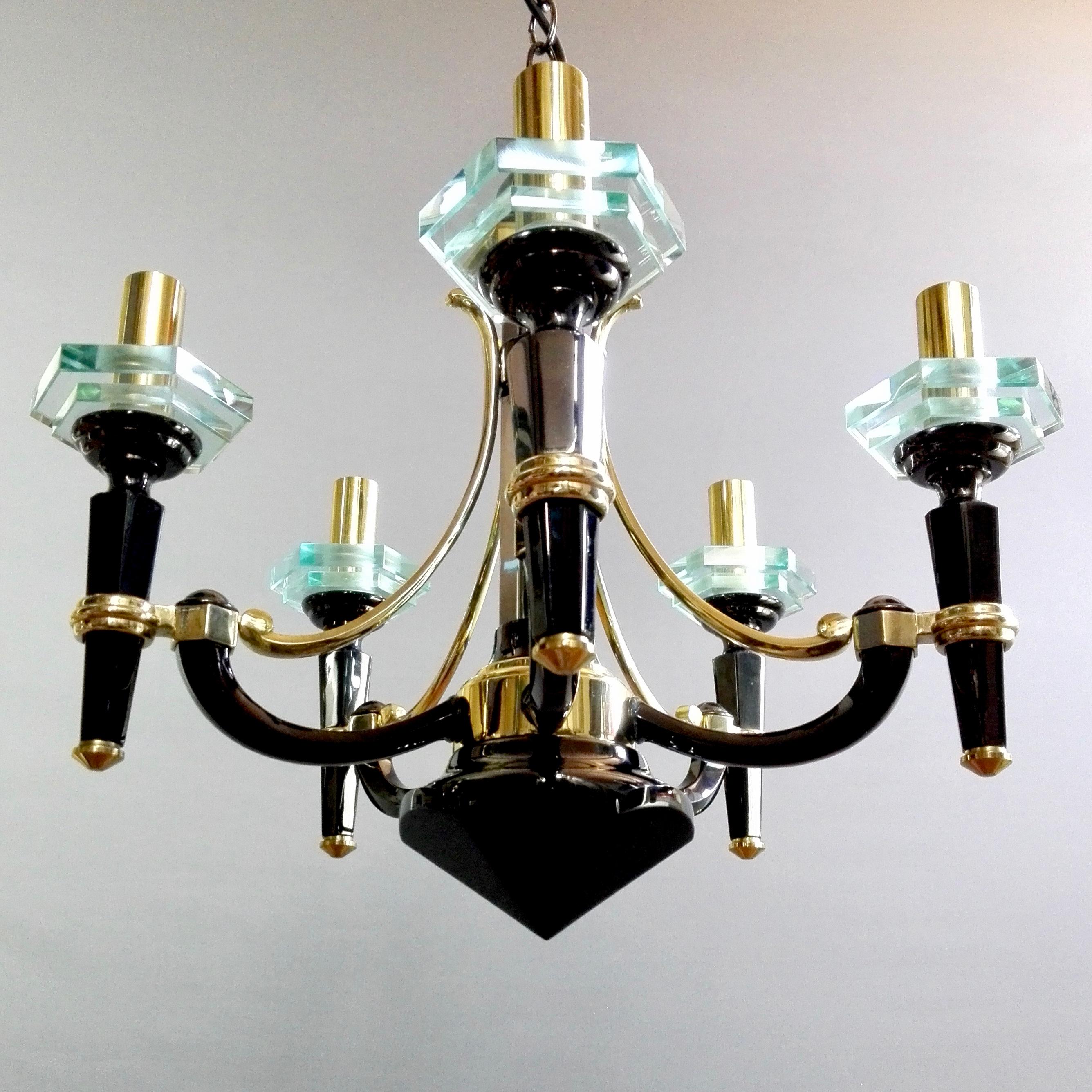 Lampart Milano attributable 70s Five-Light Chandelier, Solid Brass and Crystals. For Sale 2