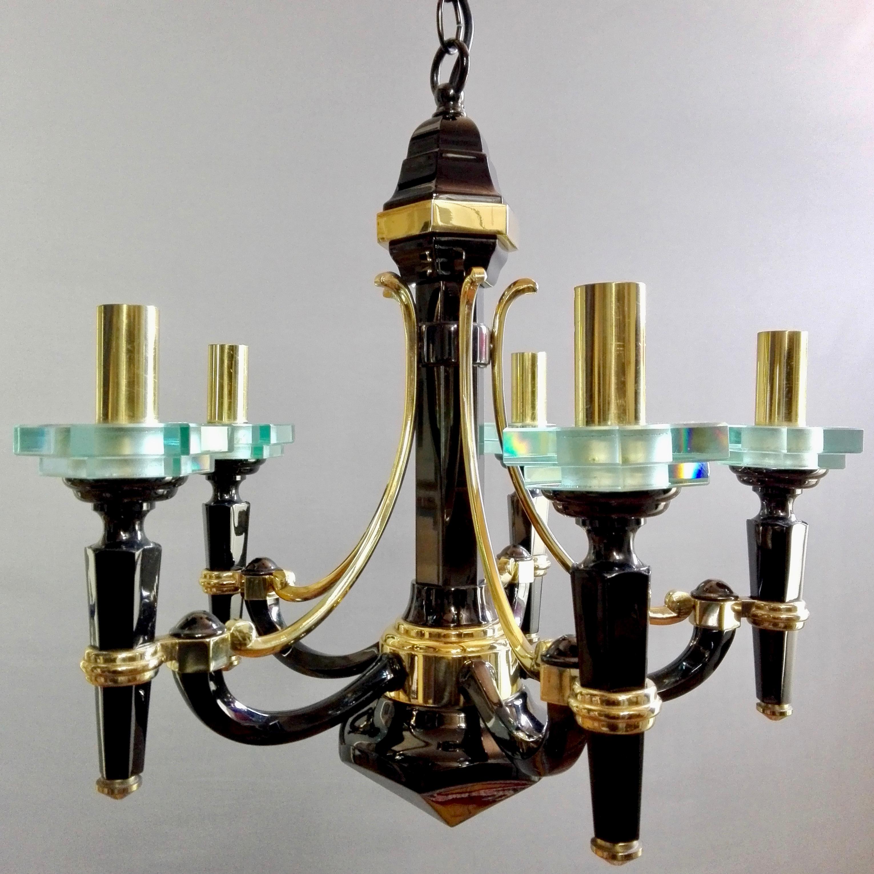 Italian Lampart Milano attributable 70s Five-Light Chandelier, Solid Brass and Crystals. For Sale