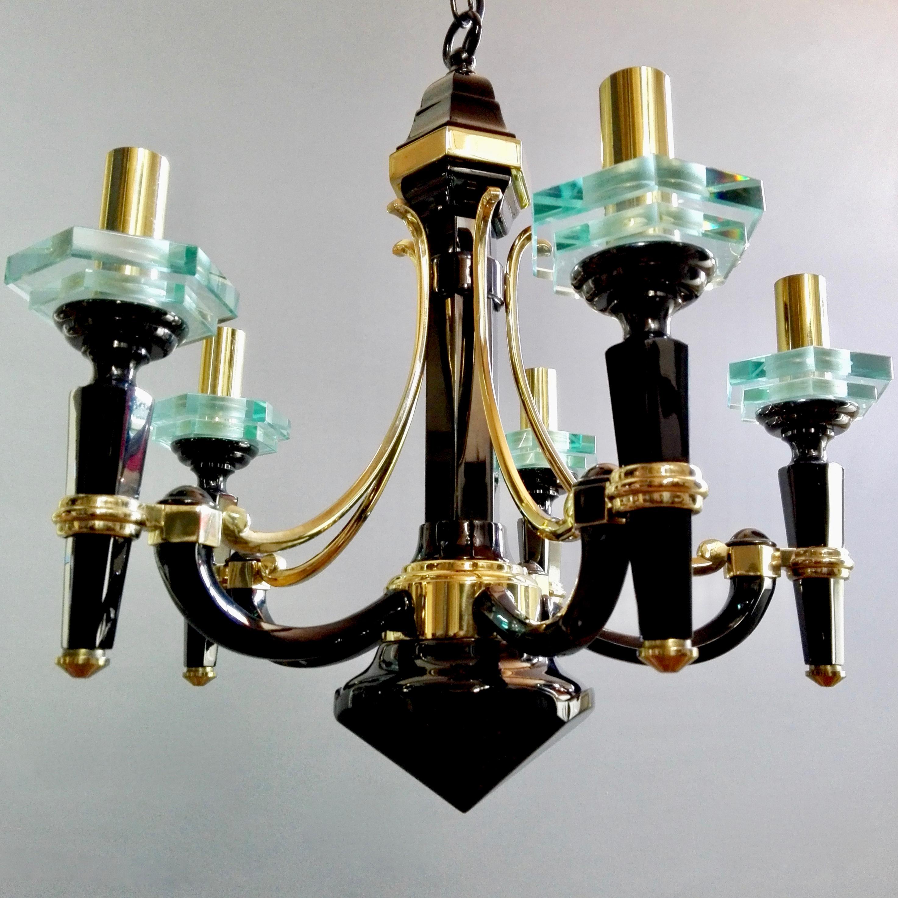 Lampart Milano attributable 70s Five-Light Chandelier, Solid Brass and Crystals. For Sale 1