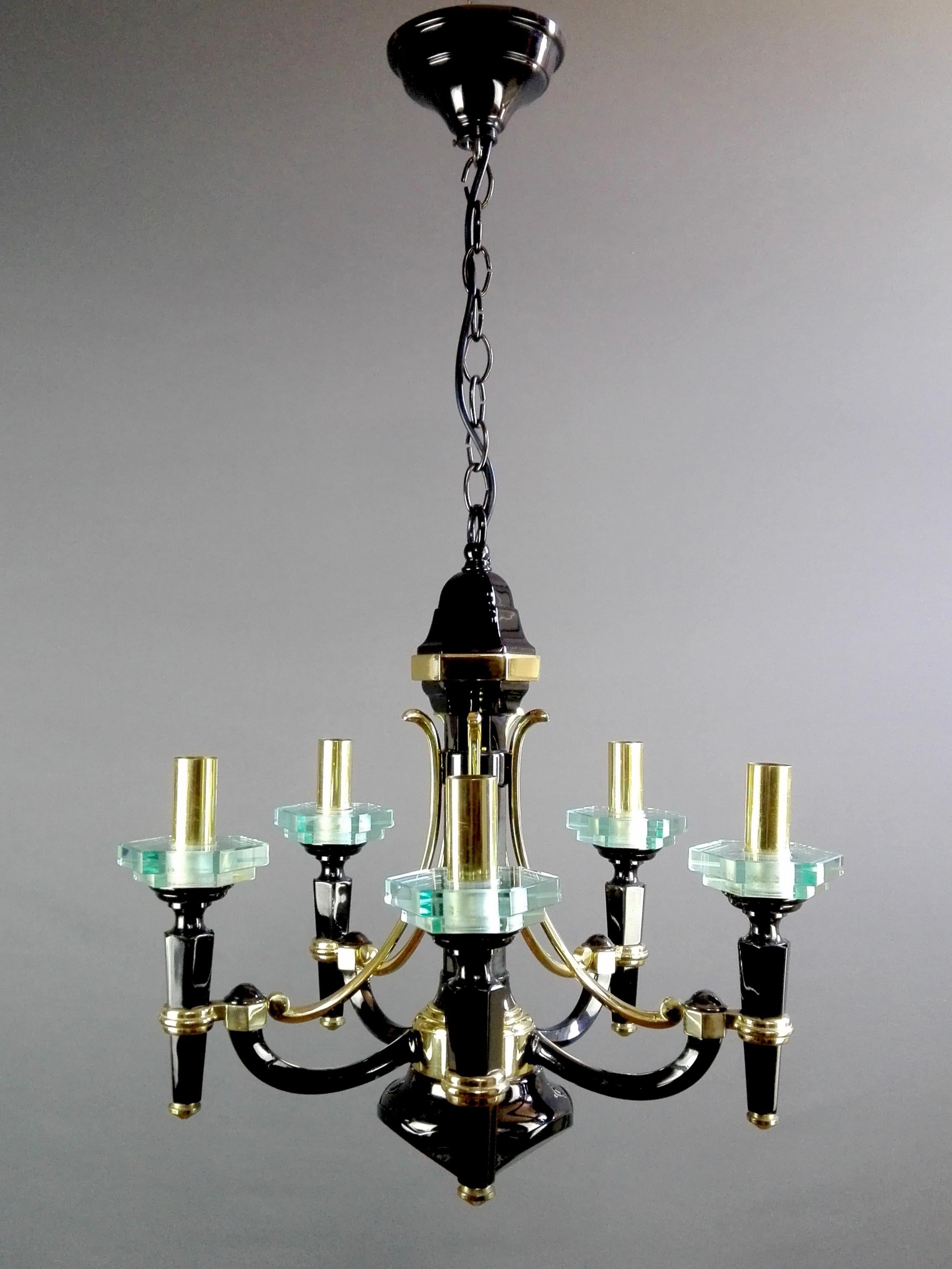Mid-Century Modern Lampart Milano attributable 70s Five-Light Chandelier, Solid Brass and Crystals. For Sale