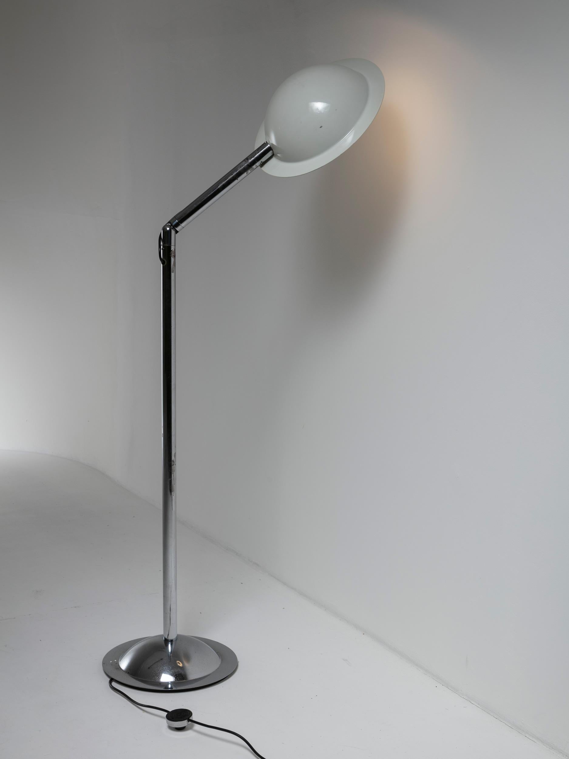 Masculine chrome floor lamp by Adalberto Dal Lago for Bilumen.
Adjustable arm and revolving shade.