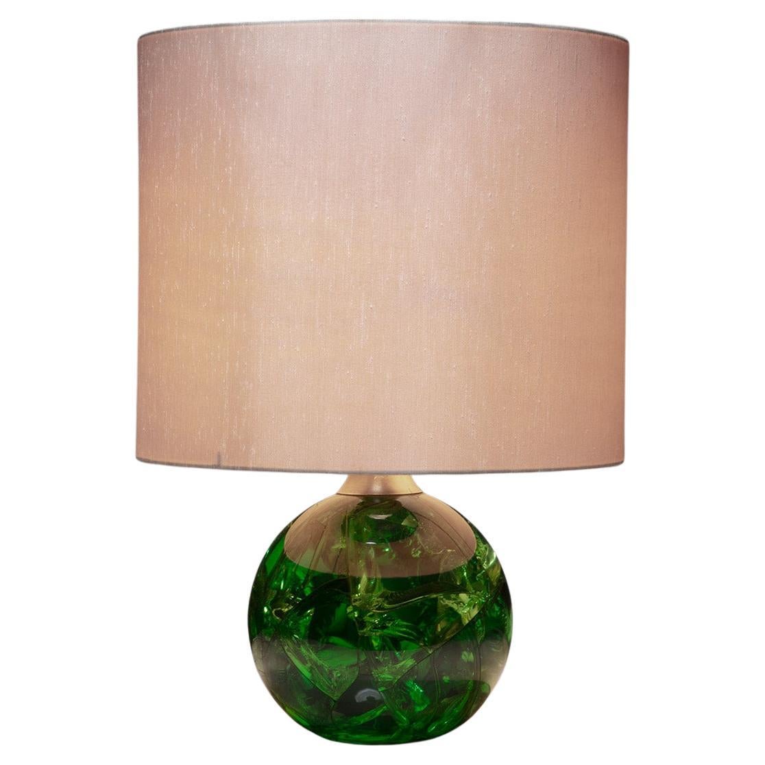 Lampada da tavolo a sfera in resina verde italiana anni '70