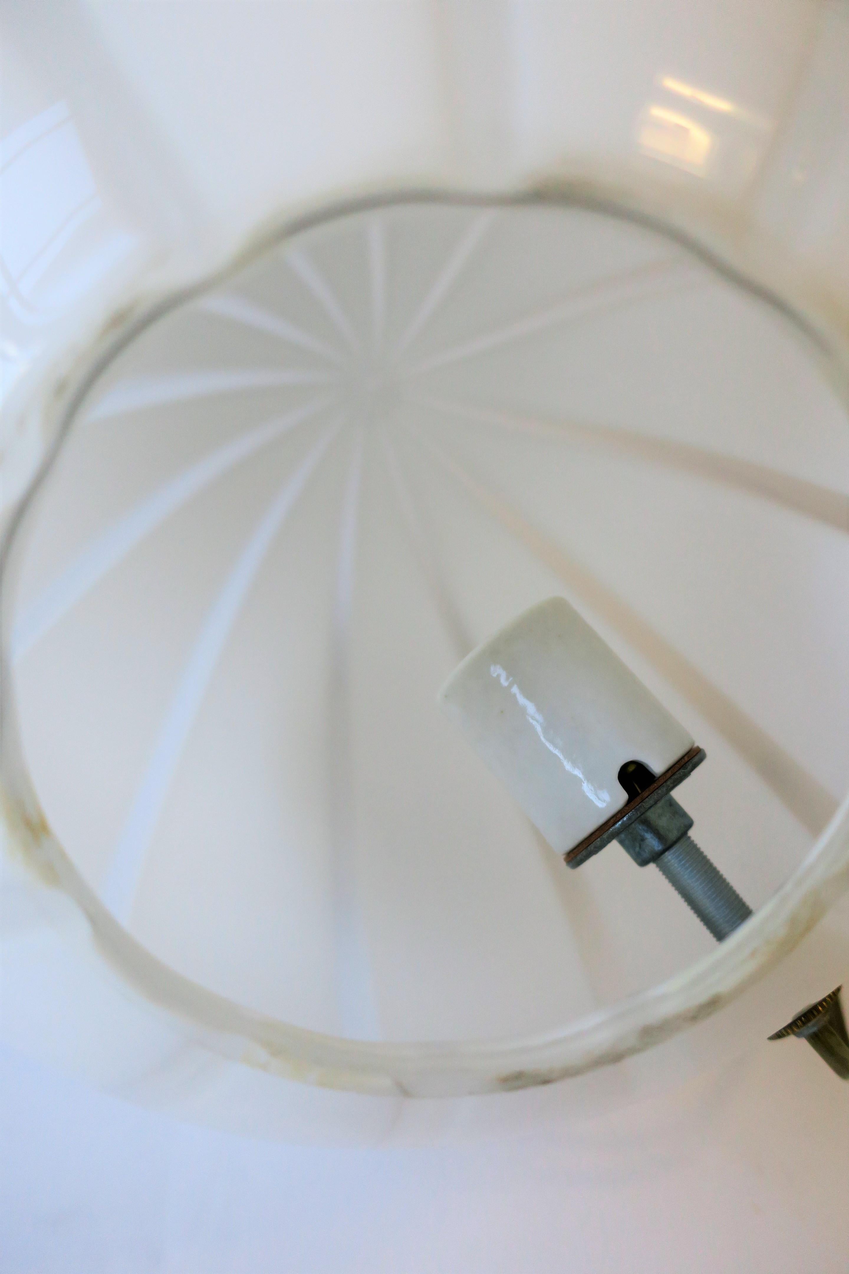 Italian White Vetri Murano Egg-Shape Art Glass Table Lamp For Sale 7