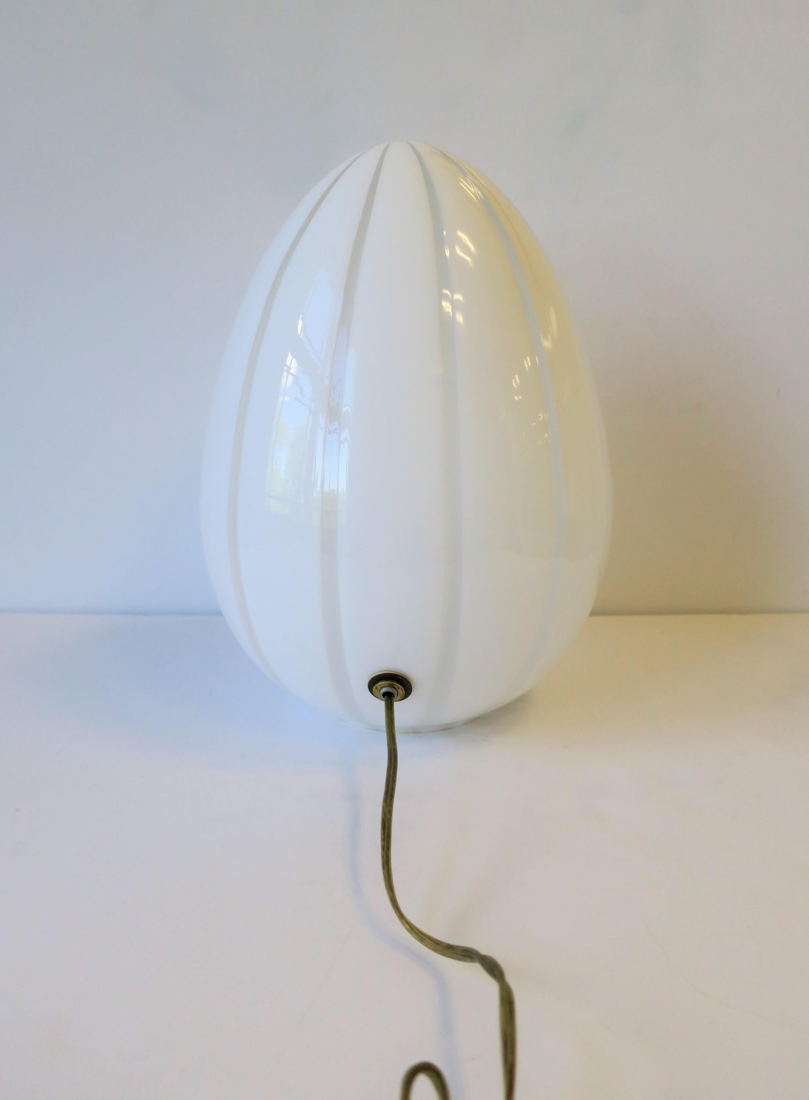 Italian White Vetri Murano Egg-Shape Art Glass Table Lamp For Sale 8