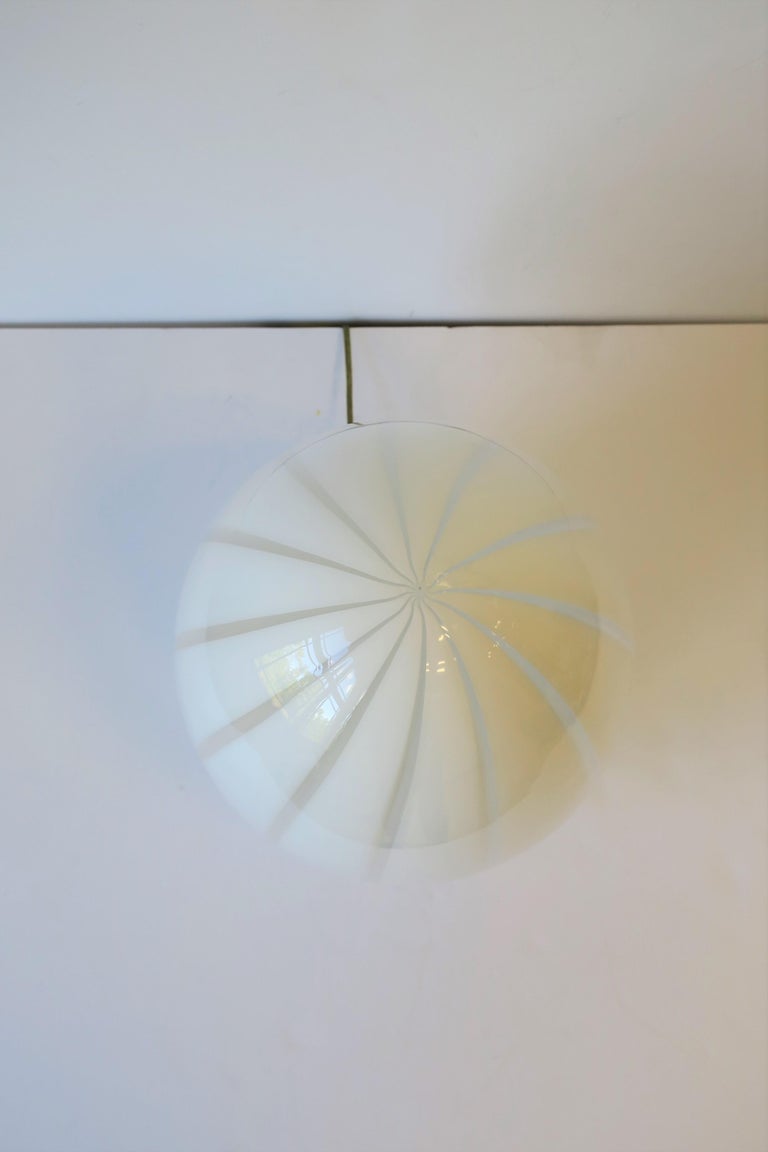 Italian 1970s Modern Murano White Egg Art Glass Table Lamp by Vetri For Sale 7