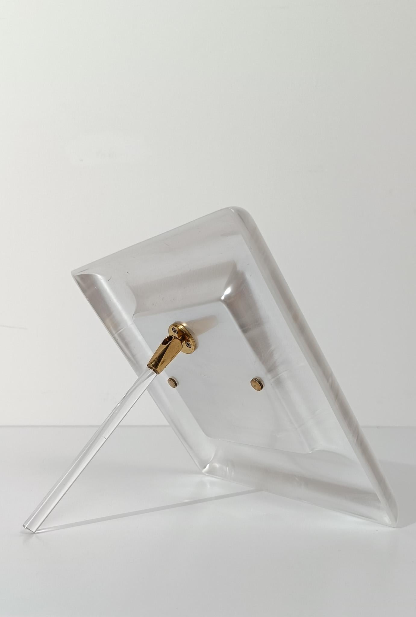 Italian 70s Picture Frame in Faux Mother Of Pearl, Lucite and Gilded Brass For Sale 9