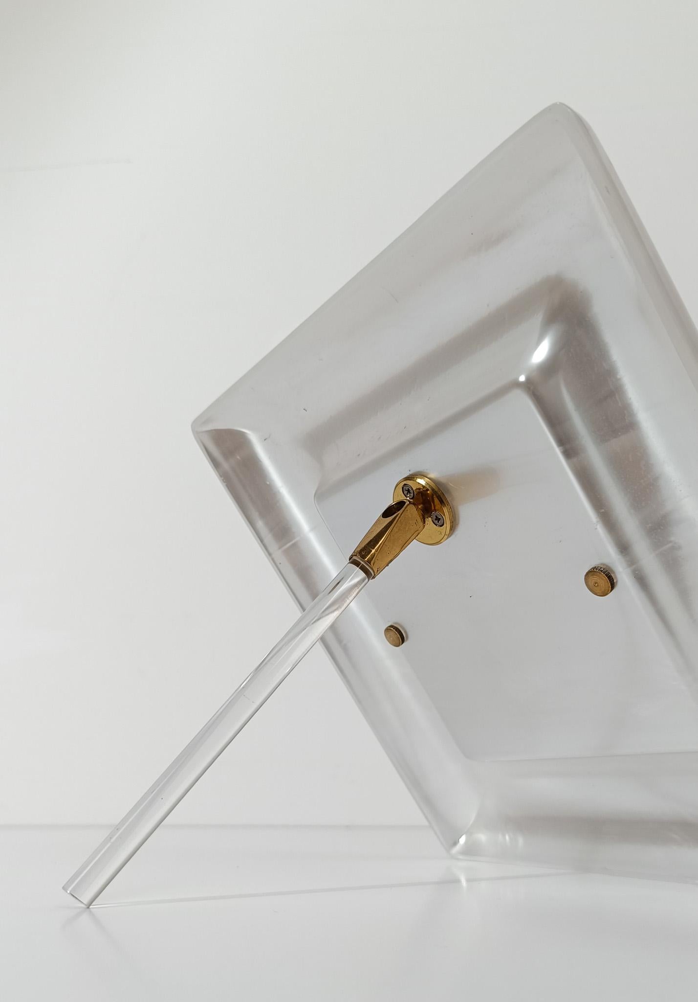 Italian 70s Picture Frame in Faux Mother Of Pearl, Lucite and Gilded Brass For Sale 12