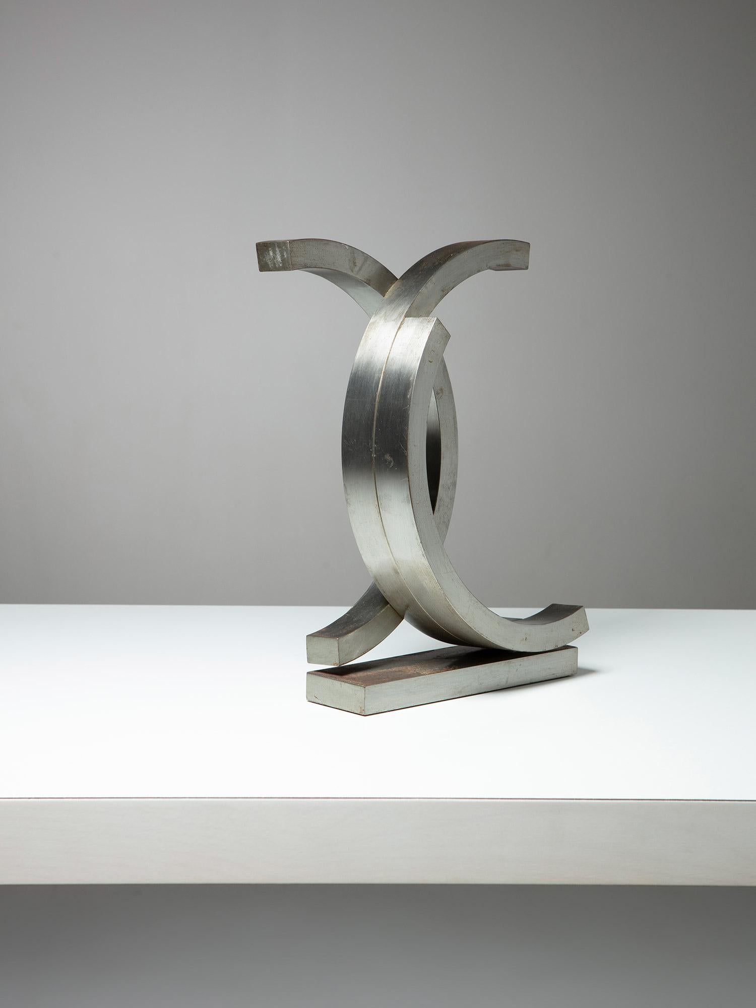 Fin du 20e siècle Sculpture géométrique italienne en acier des années 70 en vente
