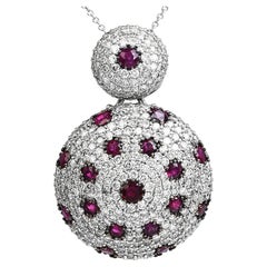 Pendentif italien en or blanc 14 carats avec grappe de diamants et rubis de 7,25 carats Collier