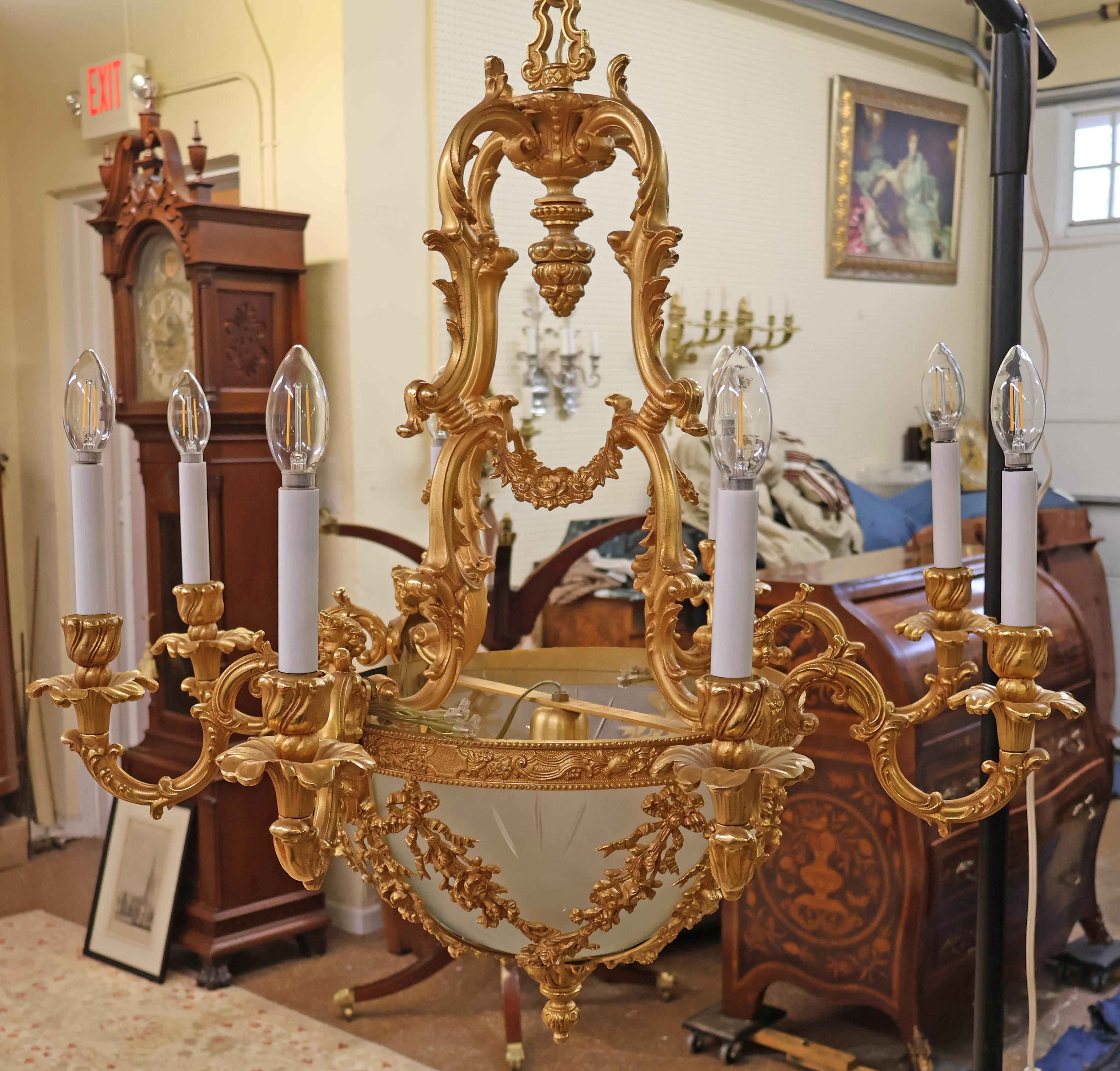 Lampadario figurativo italiano a 8 luci in bronzo dorato di FBAI in vendita 5