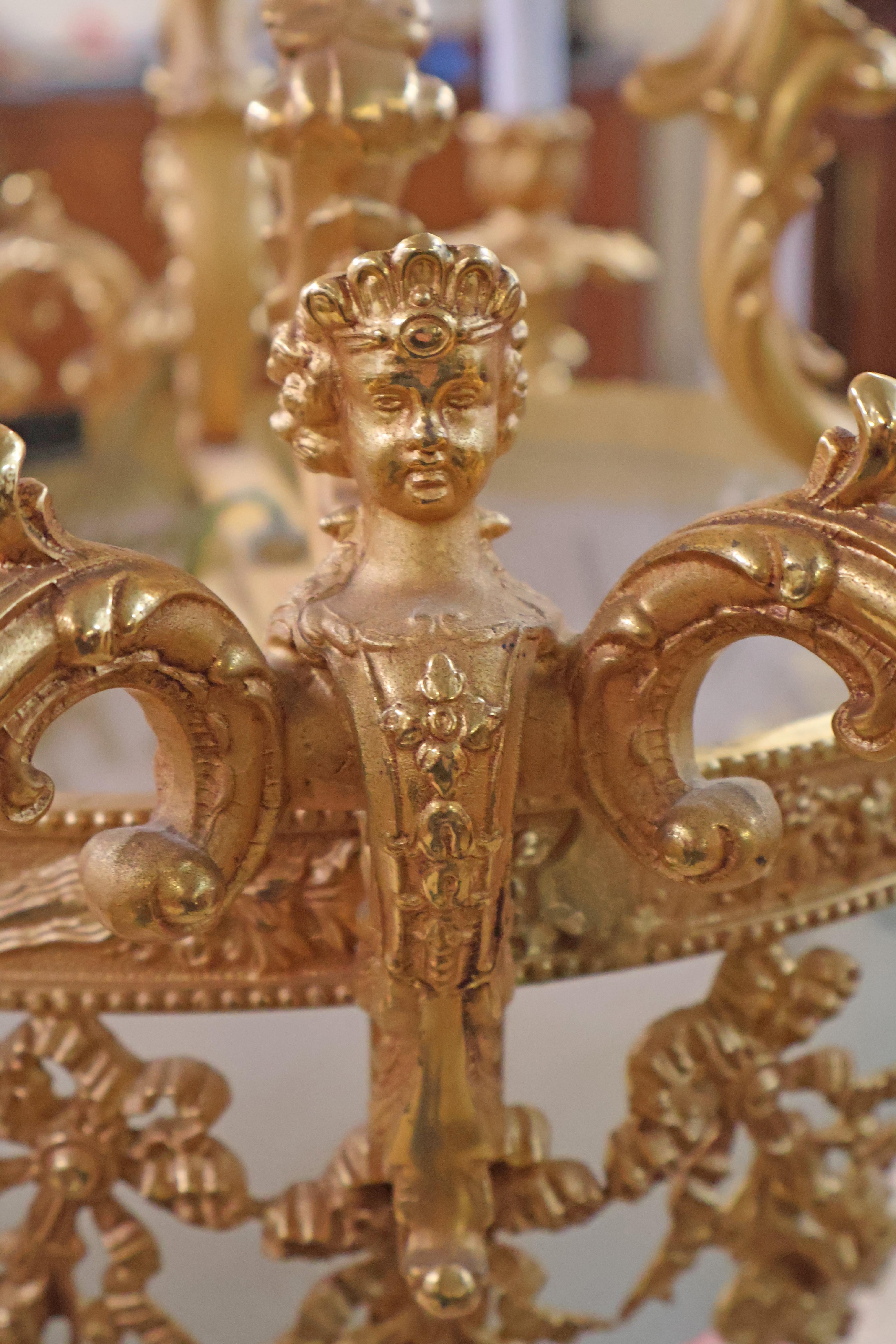 Lampadario figurativo italiano a 8 luci in bronzo dorato di FBAI in vendita 6