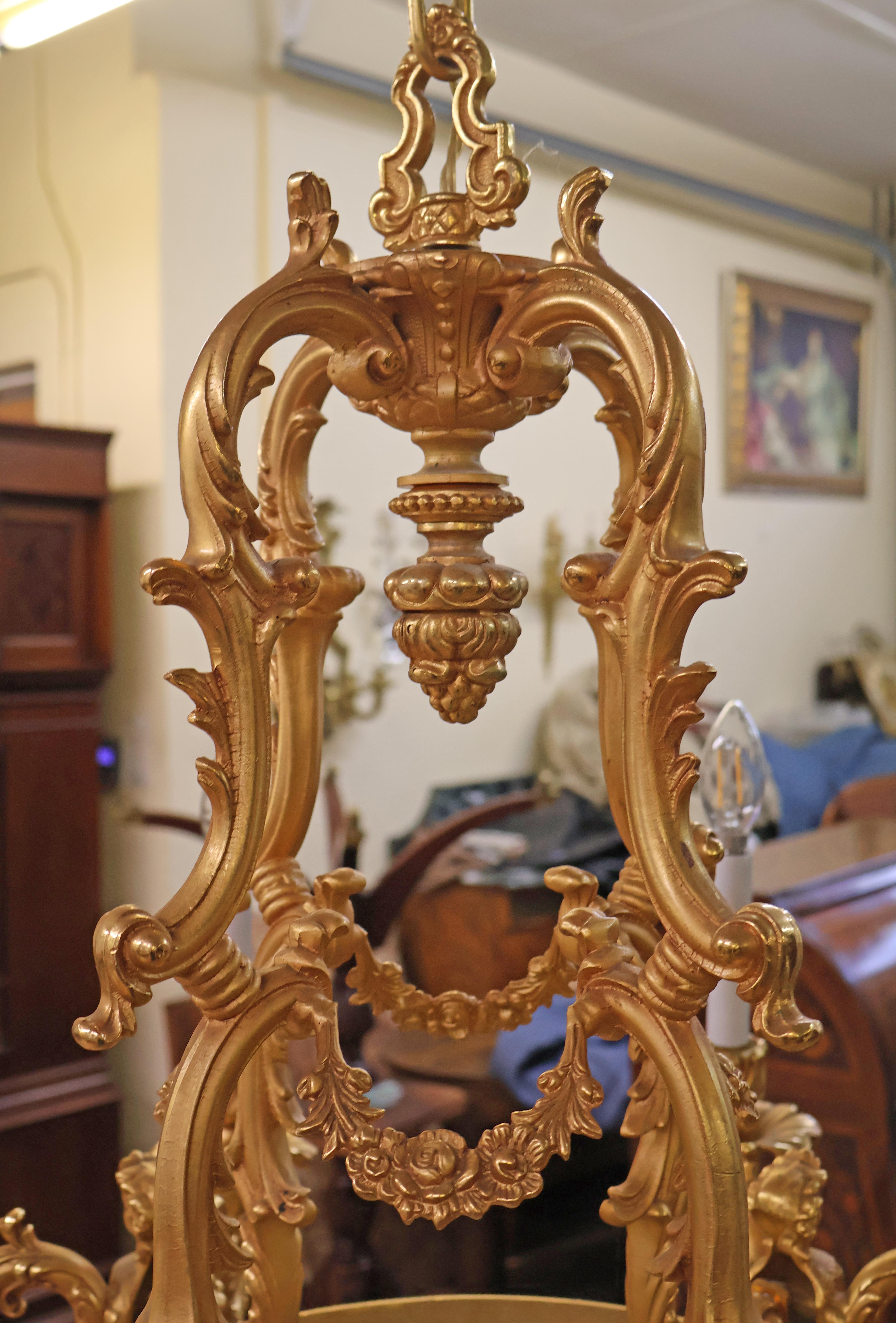 Lampadario figurativo italiano a 8 luci in bronzo dorato di FBAI in vendita 7