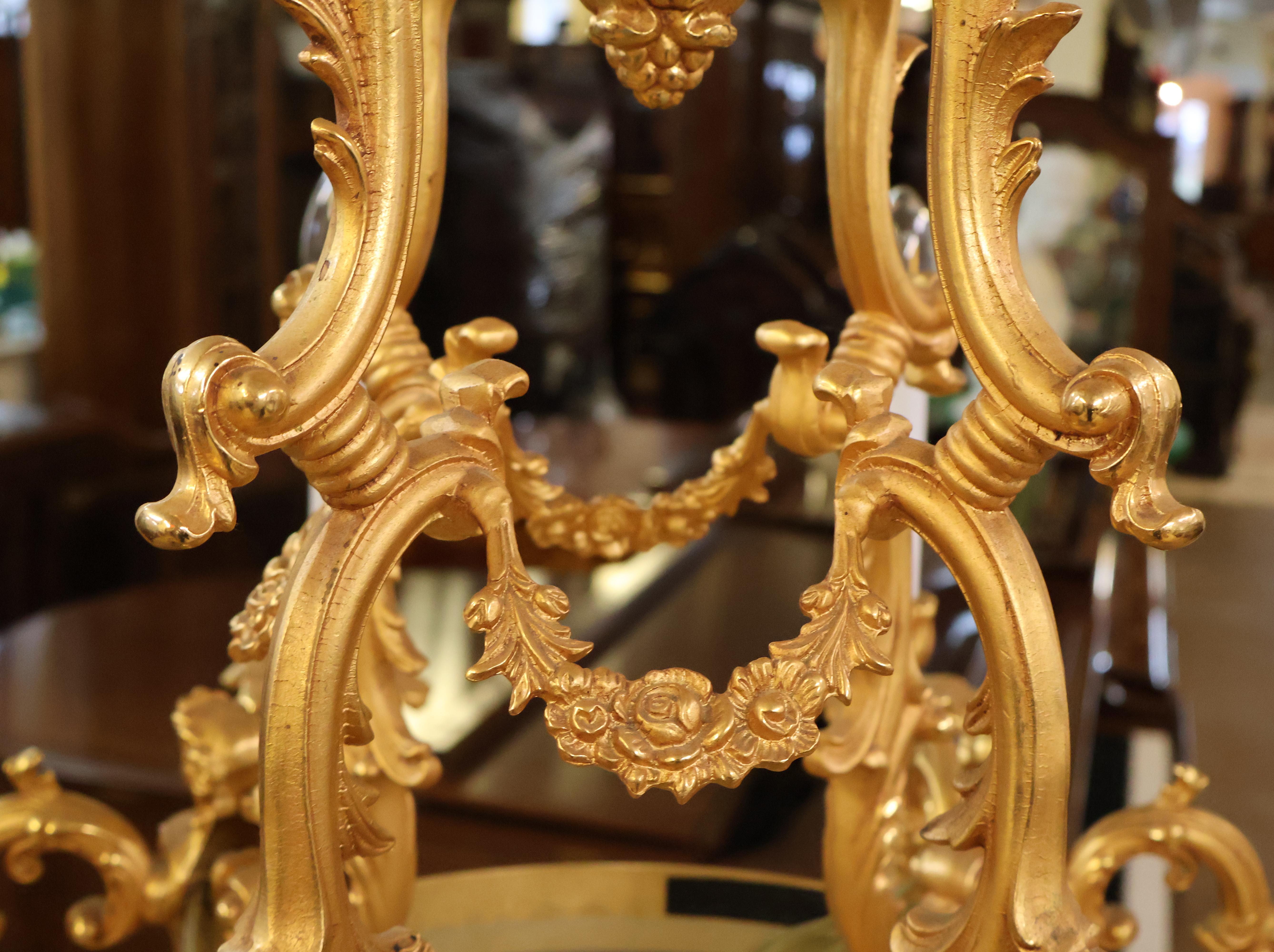 Lampadario figurativo italiano a 8 luci in bronzo dorato di FBAI in vendita 9