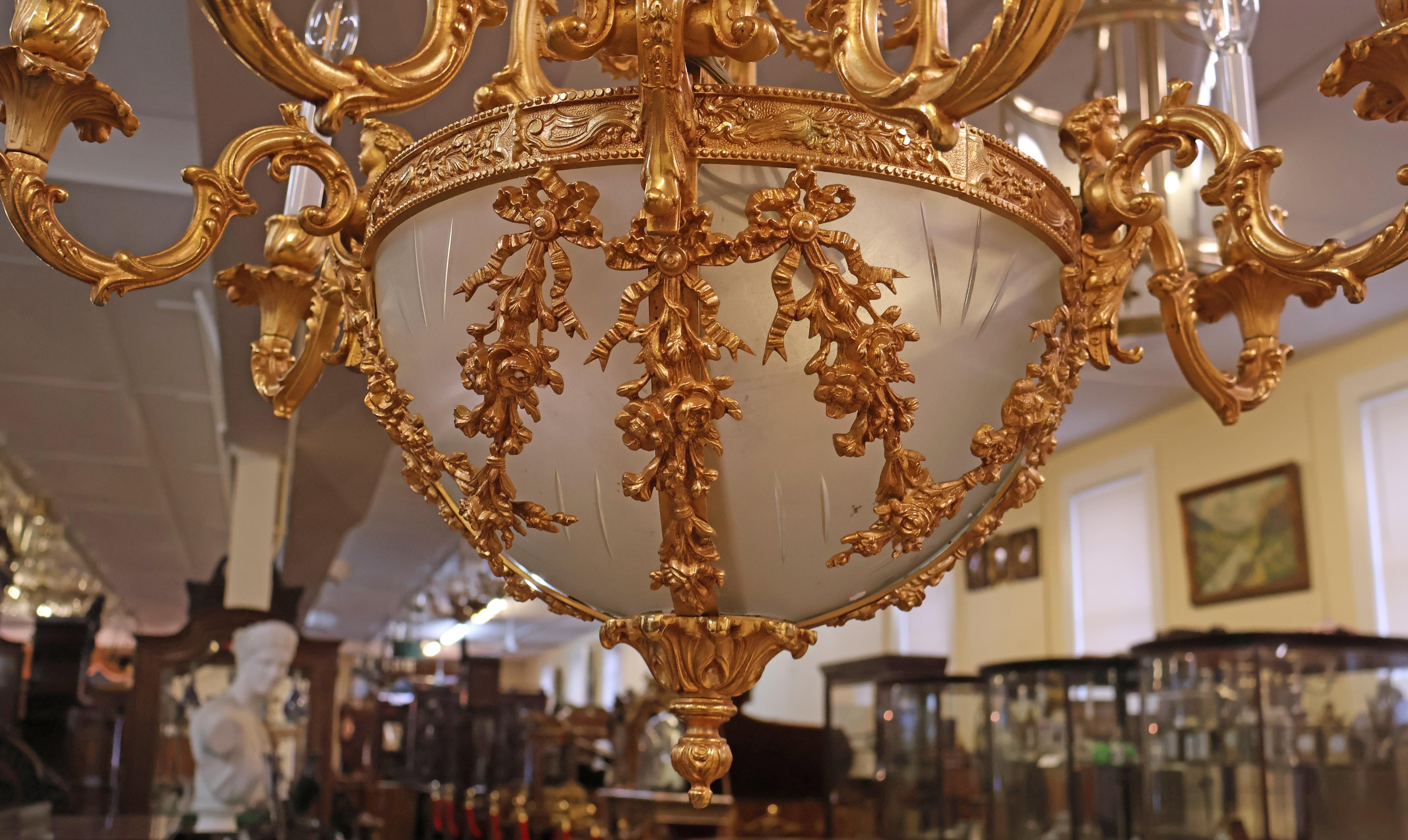 Lampadario figurativo italiano a 8 luci in bronzo dorato di FBAI in vendita 11