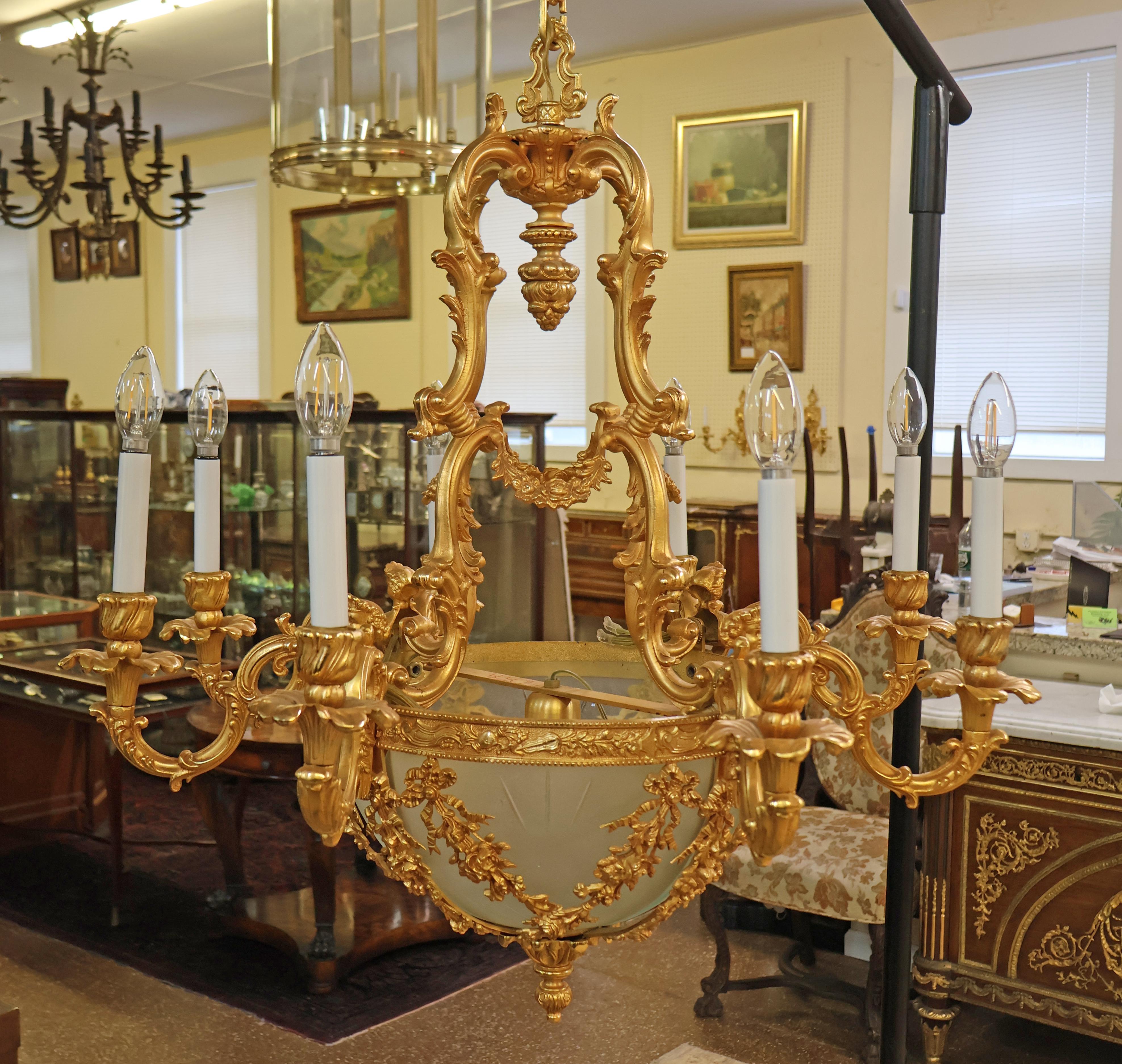 Lampadario figurativo italiano a 8 luci in bronzo dorato di FBAI in vendita 2