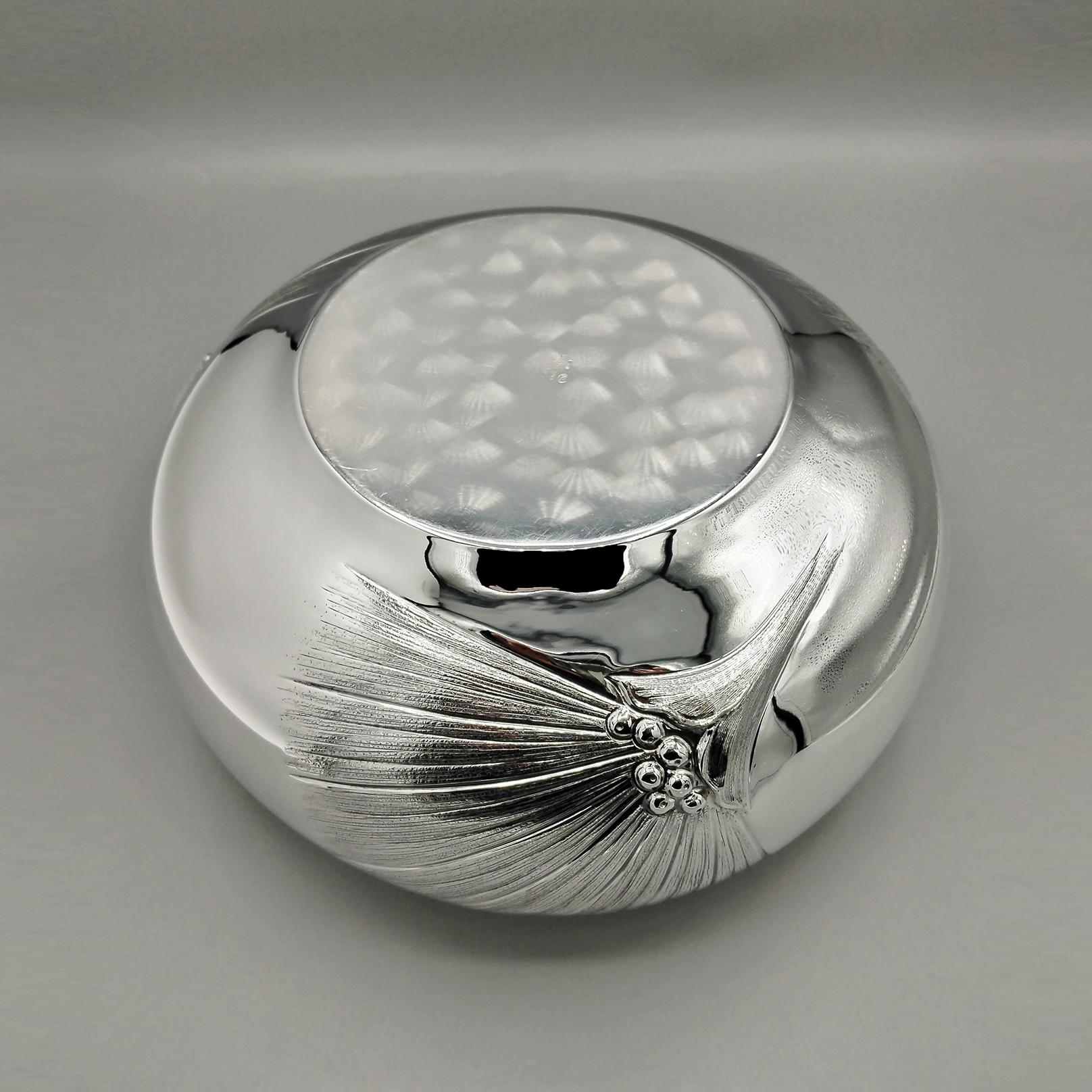 Italian 800 silver bowl embossed and chiseled with strelitzia flowers For Sale 3