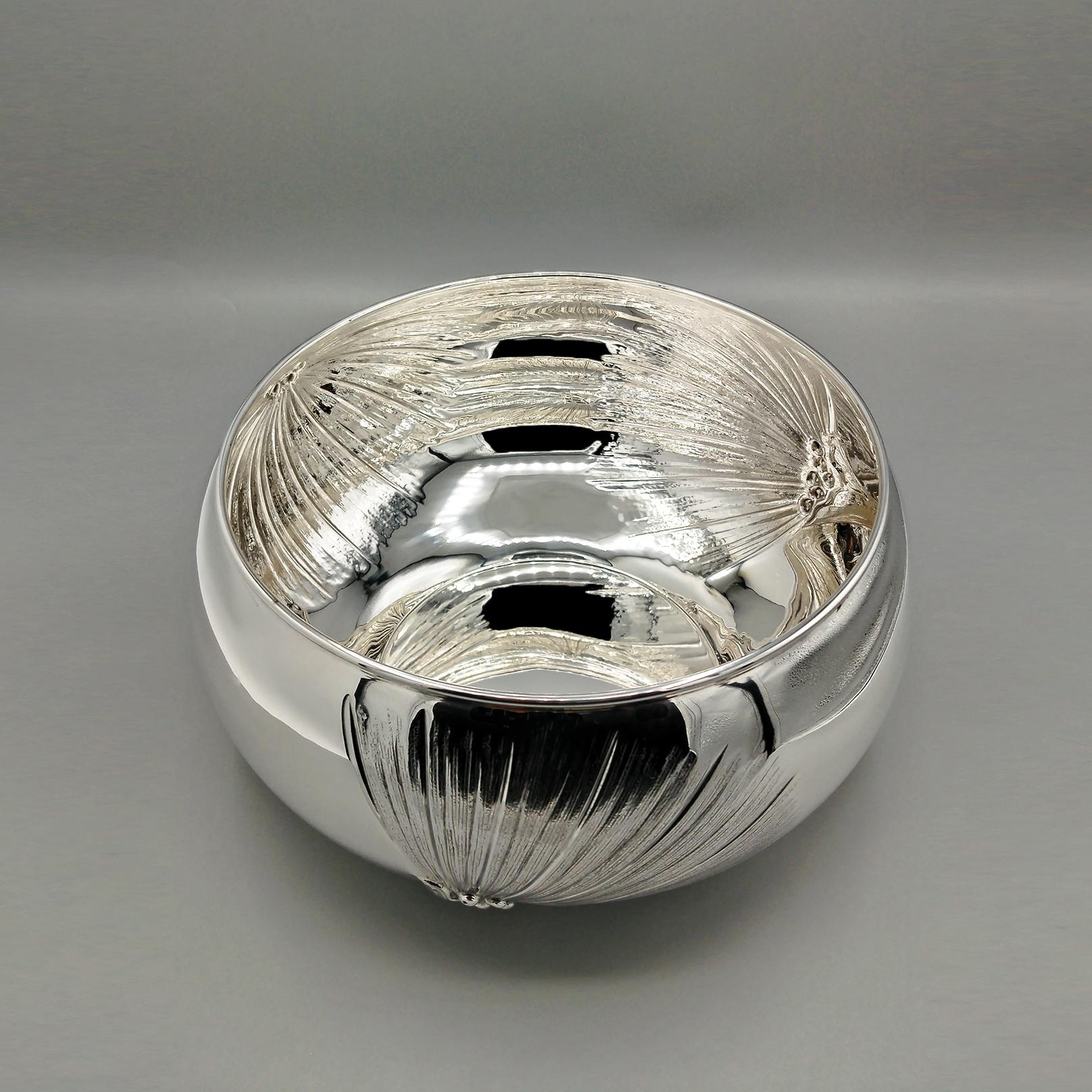 Italian 800 silver bowl embossed and chiseled with strelitzia flowers For Sale 1