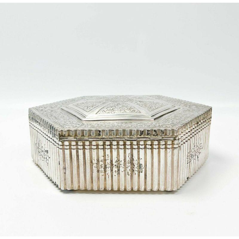 20th Century Italian 800 Silver Hexagonal Large Table Box Ribbed Sides Floral Decoration, 1940 For Sale