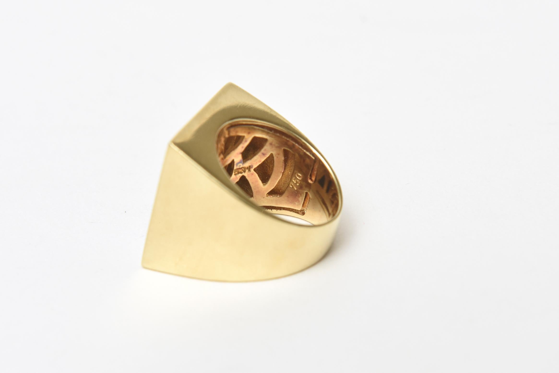 Modernist 18k Gold, Onyx and Mother of Pearl Vintage Geometric Ring Italian Vintage For Sale