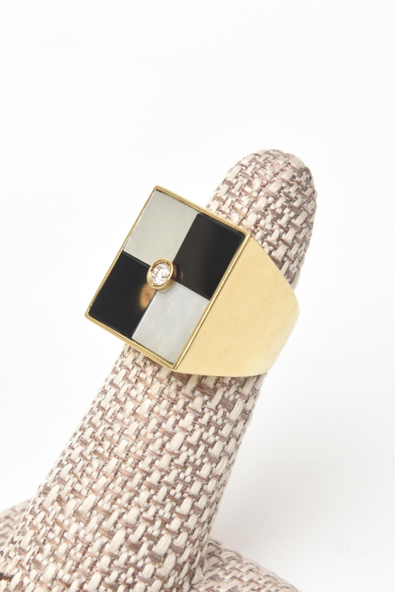 Ball Cut 18k Gold, Onyx and Mother of Pearl Vintage Geometric Ring Italian Vintage For Sale