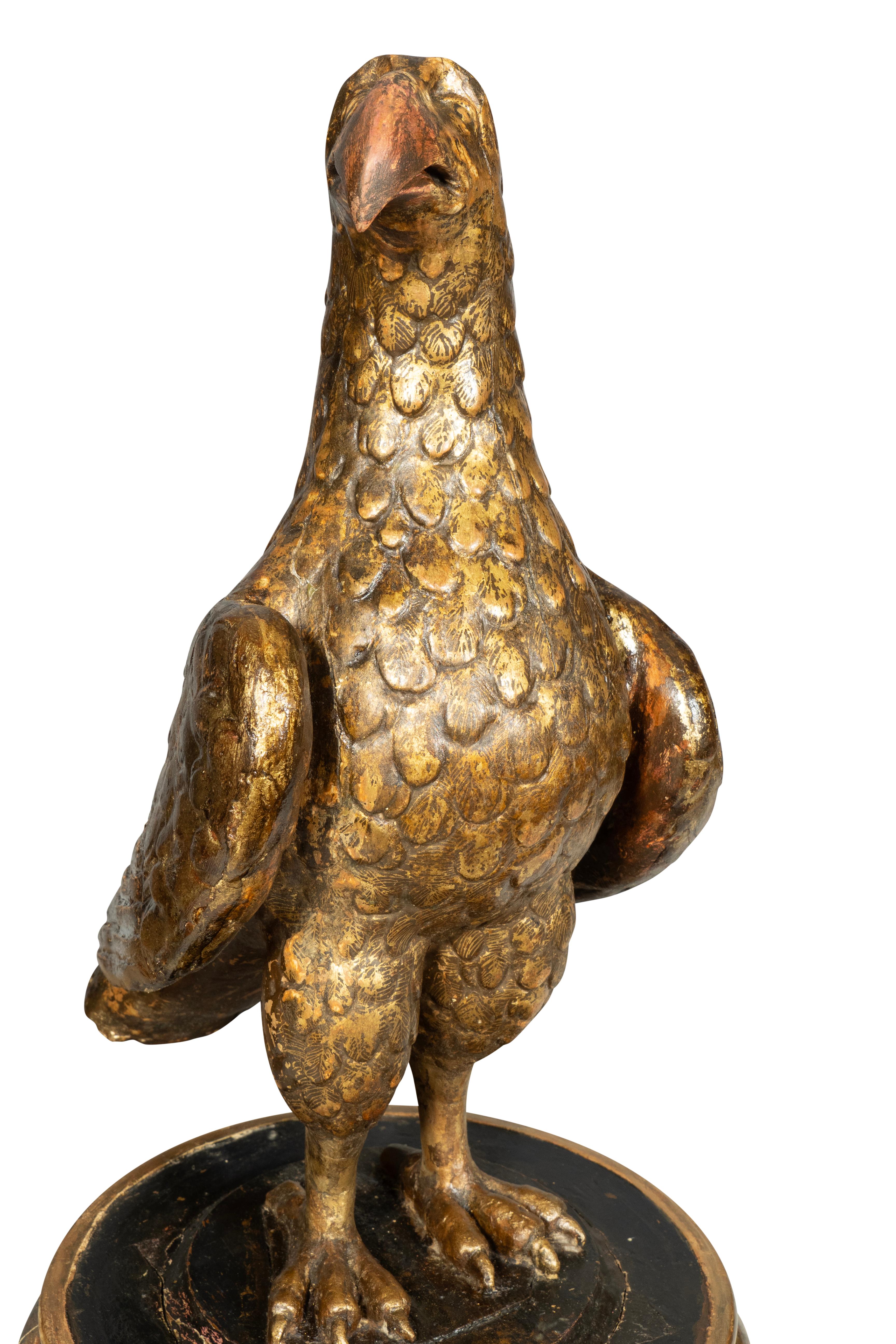 Figura italiana de madera dorada de águila del siglo VIII en venta 3