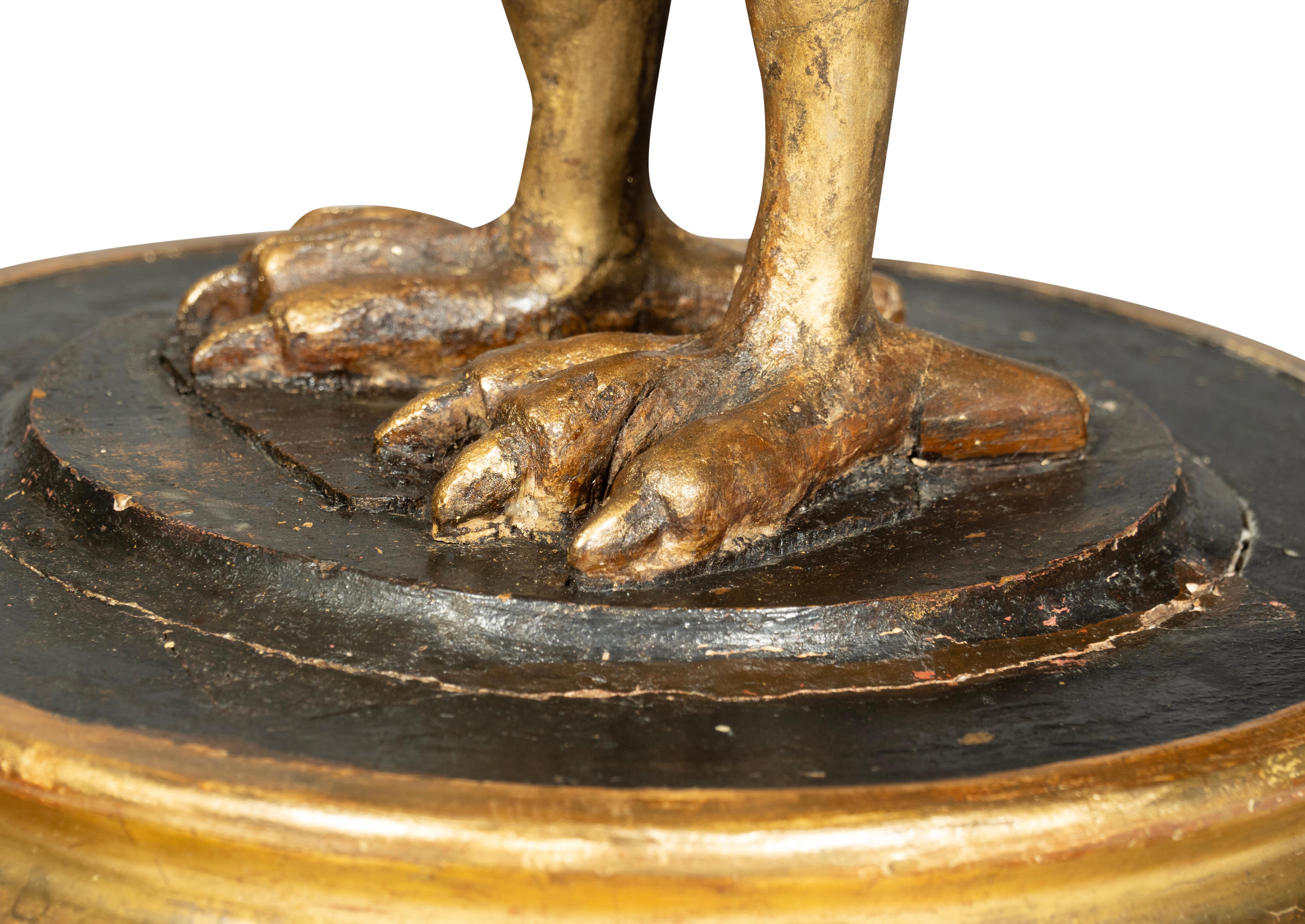 Figura italiana de madera dorada de águila del siglo VIII Madera en venta