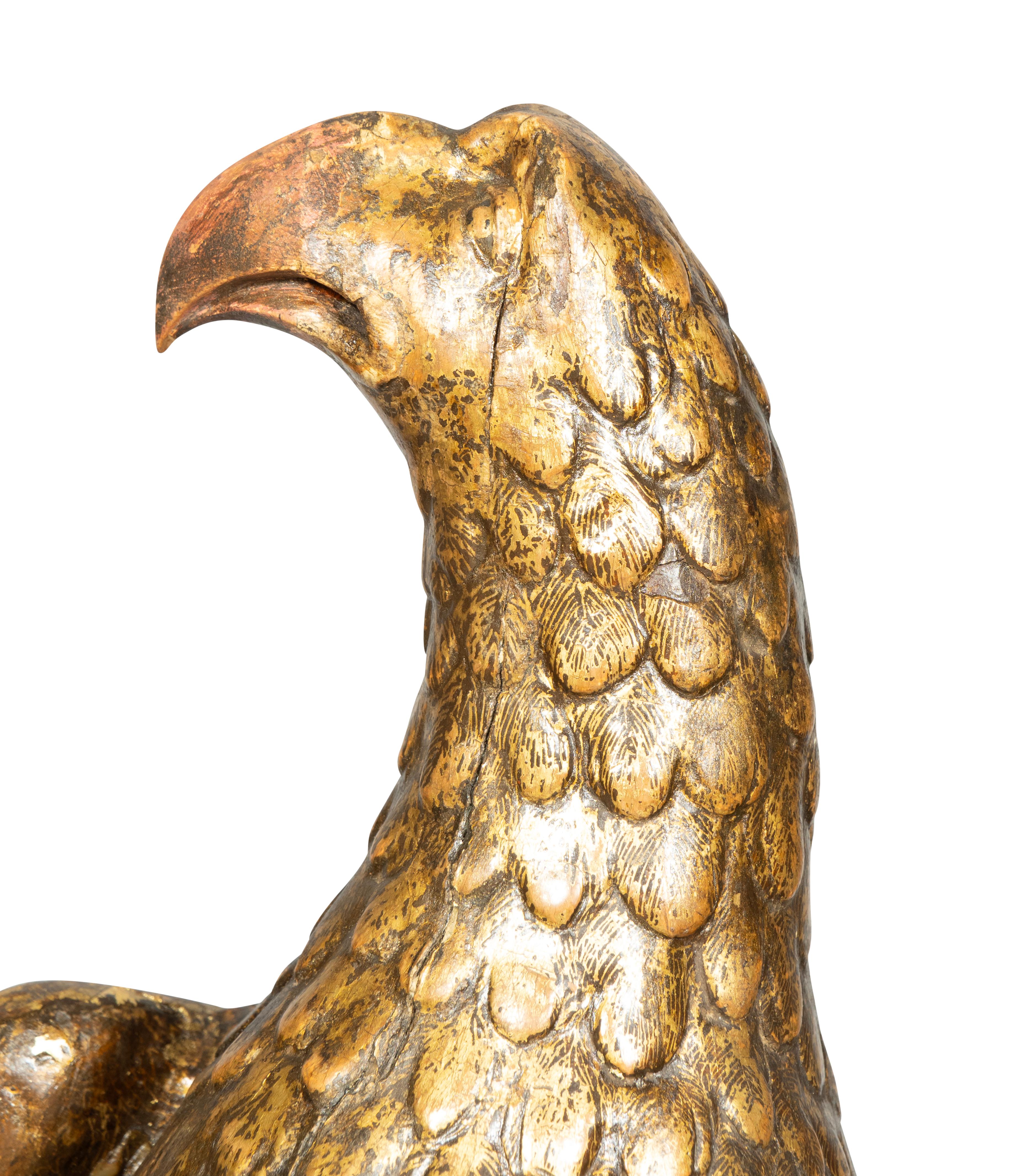 Figura italiana de madera dorada de águila del siglo VIII en venta 1