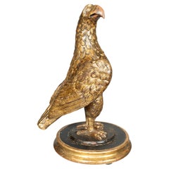 Figura italiana de madera dorada de águila del siglo VIII