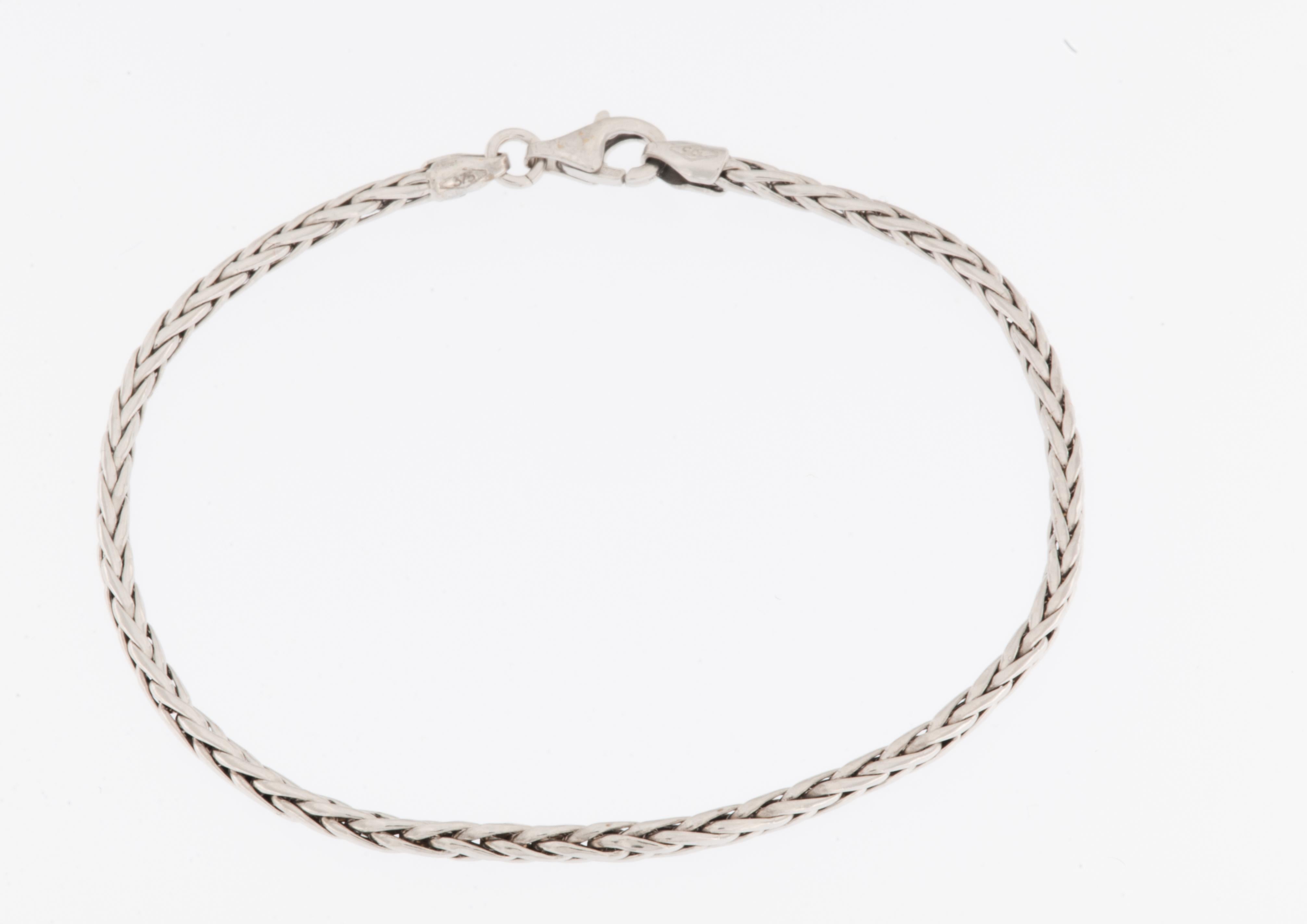 The Italian 9kt White Gold Bracelet is a beautiful piece of jewelry made from 9 karat (9kt) white gold and crafted in Italy. 

The 